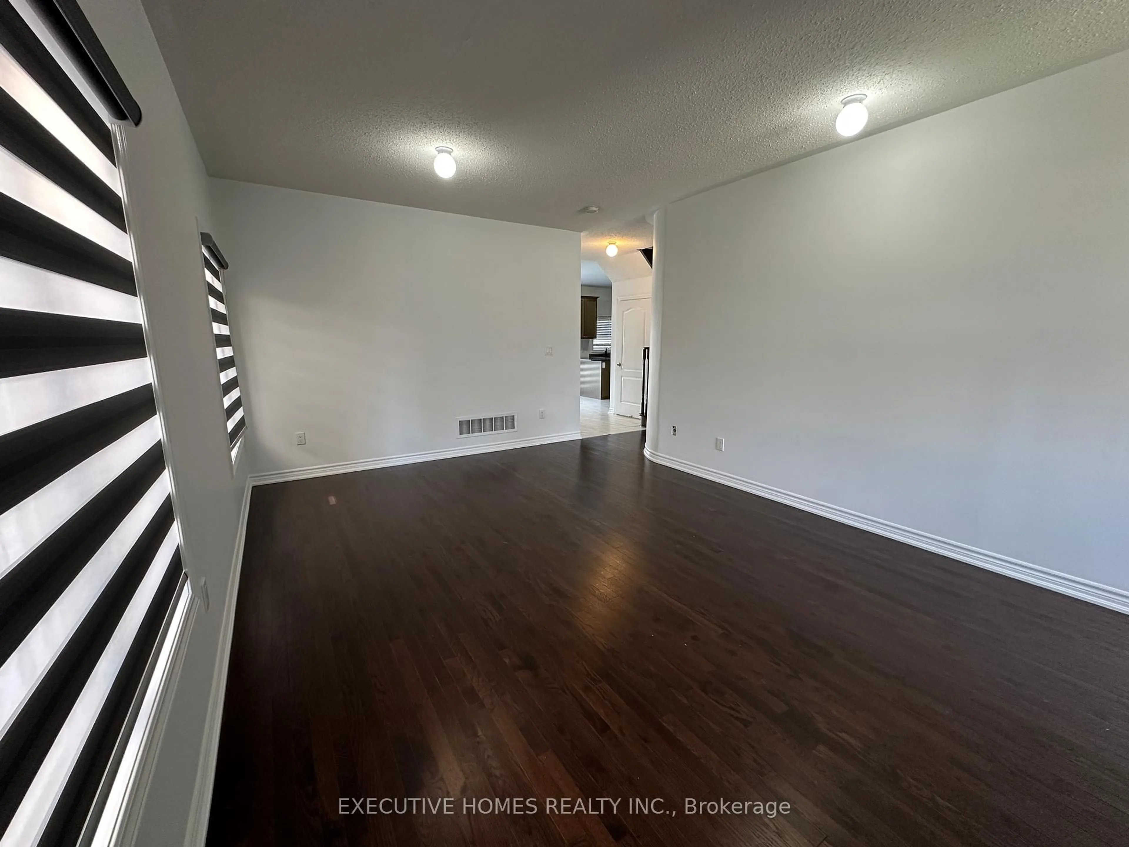 A pic of a room for 21 Elmcrest Dr, Brampton Ontario L6Y 0H7