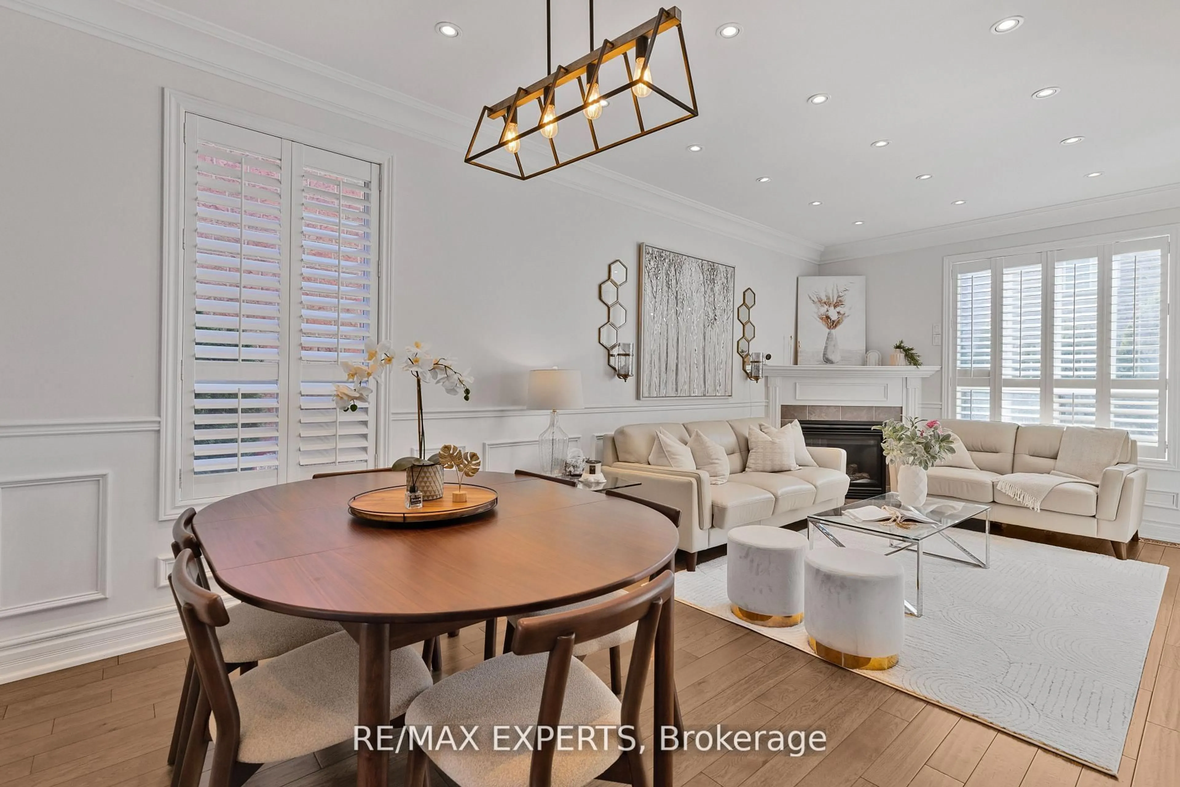 Living room with furniture, unknown for 4643 Harbottle Rd, Burlington Ontario L7M 0E2