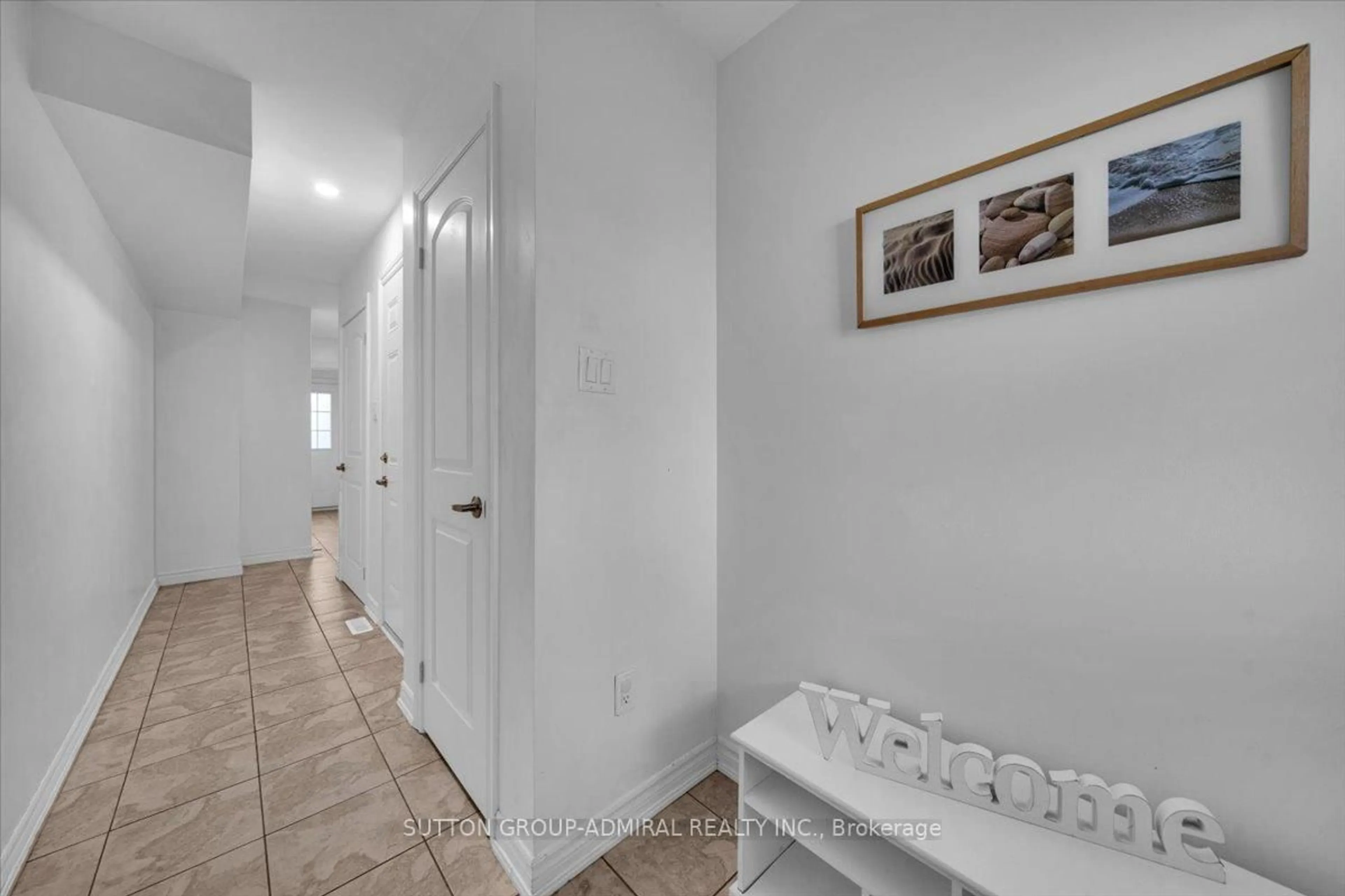 Indoor entryway for 2600 GLENGARRY Rd #1, Mississauga Ontario L5C 0A2