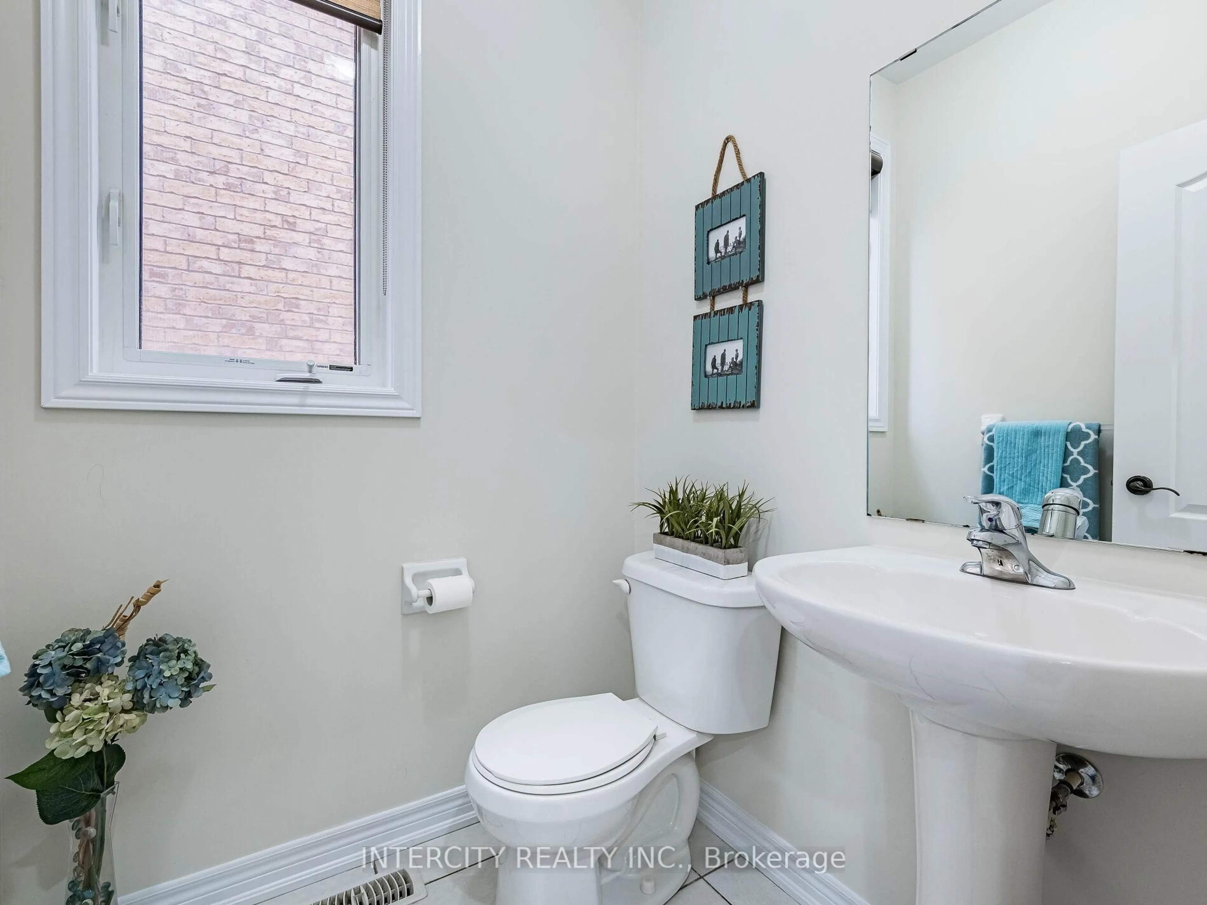 Standard bathroom, ceramic/tile floor for 27 Exton Rd, Brampton Ontario L6X 5M8