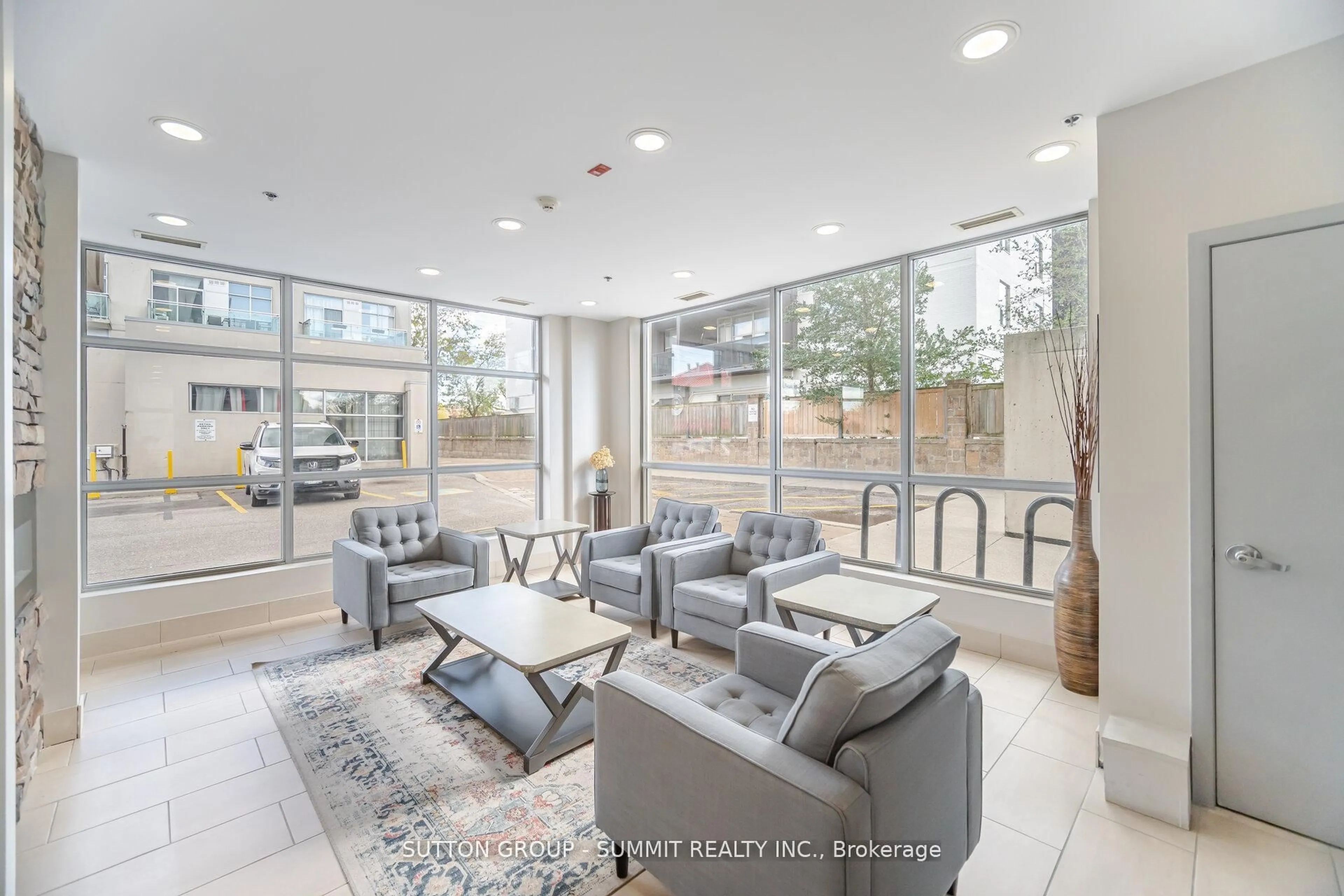 Unknown for 2464 WESTON Rd #401, Toronto Ontario M9N 0A2