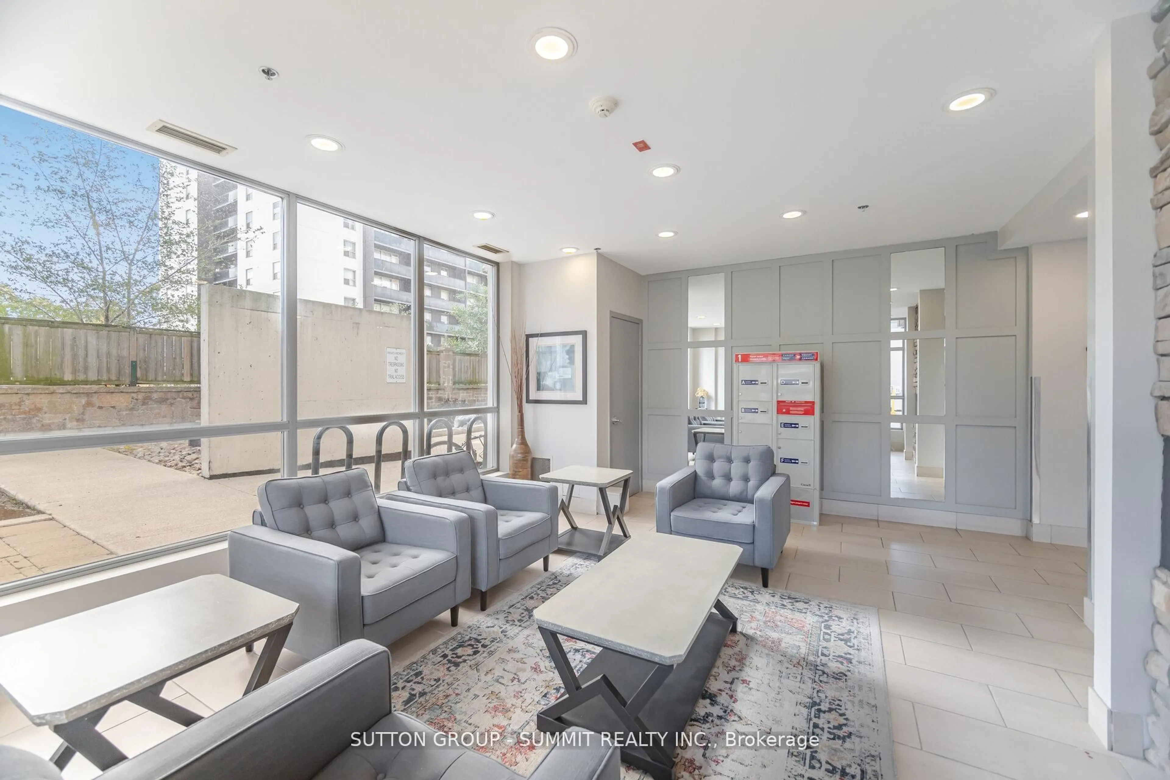 Unknown for 2464 WESTON Rd #401, Toronto Ontario M9N 0A2