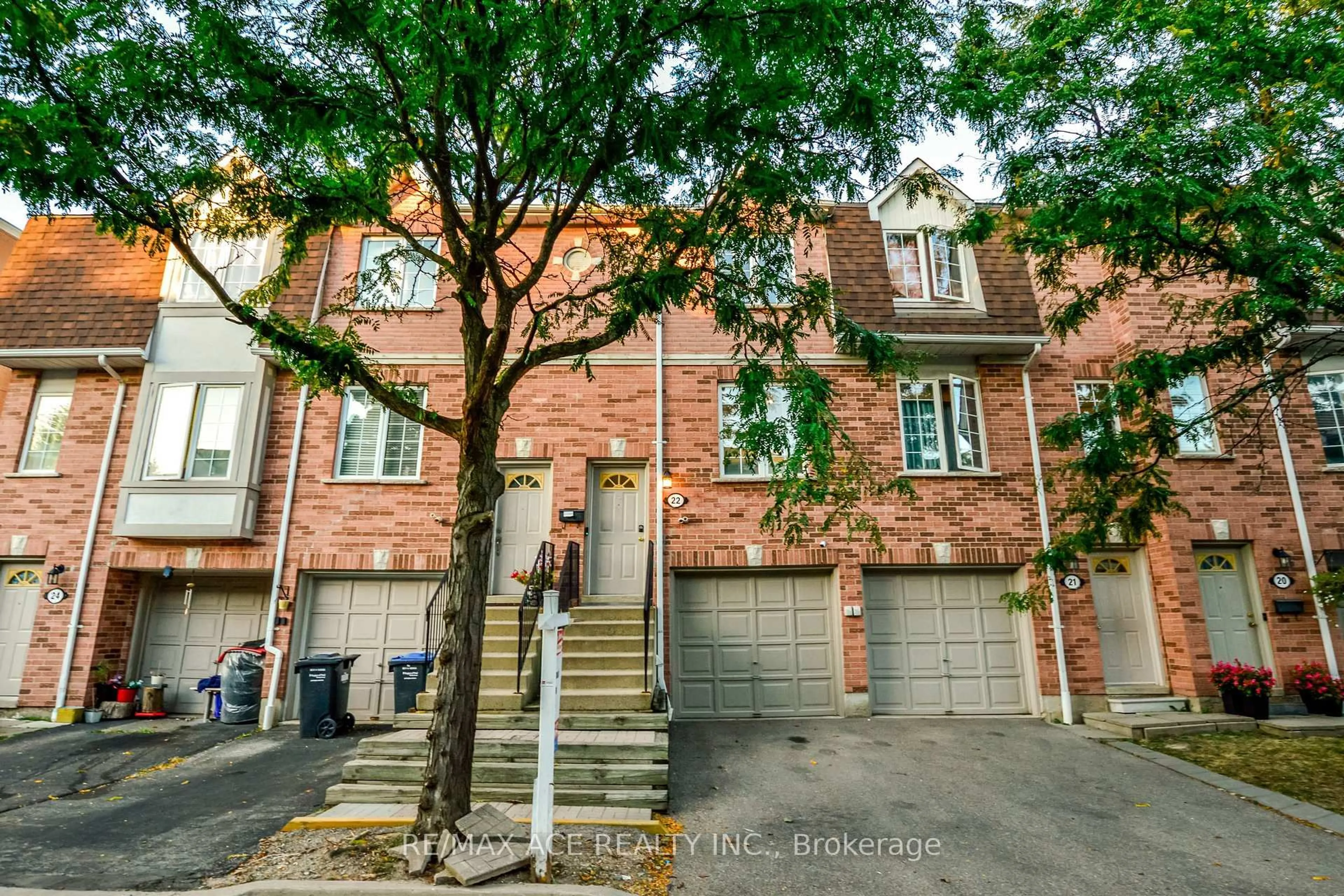 Unknown for 1525 South Parade Crt #22, Mississauga Ontario L5M 6E9