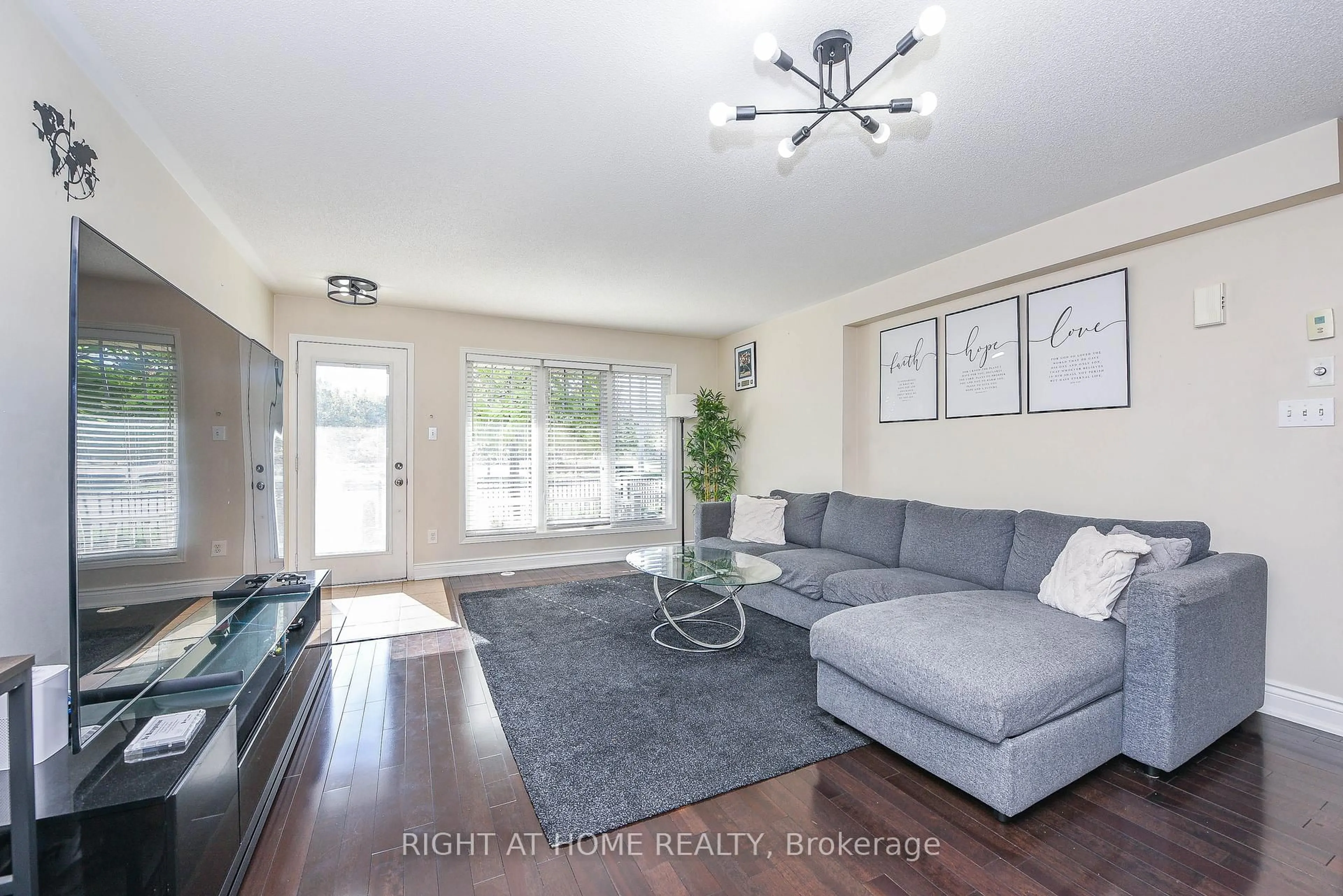 Living room with furniture, unknown for 3335 Thomas St #13, Mississauga Ontario L5M 0N7