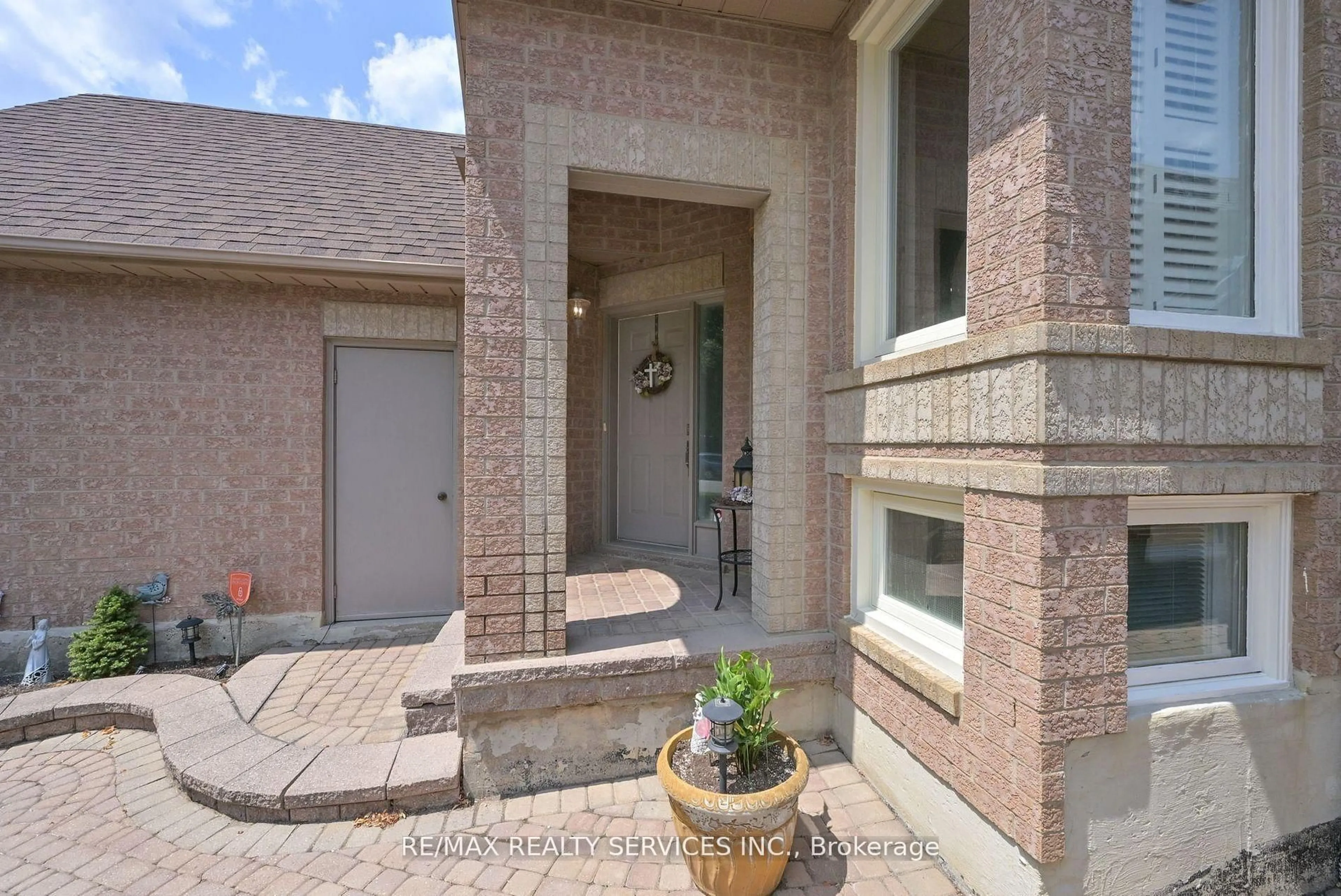 Home with brick exterior material, street for 59 Springview Dr, Brampton Ontario L6X 4L8