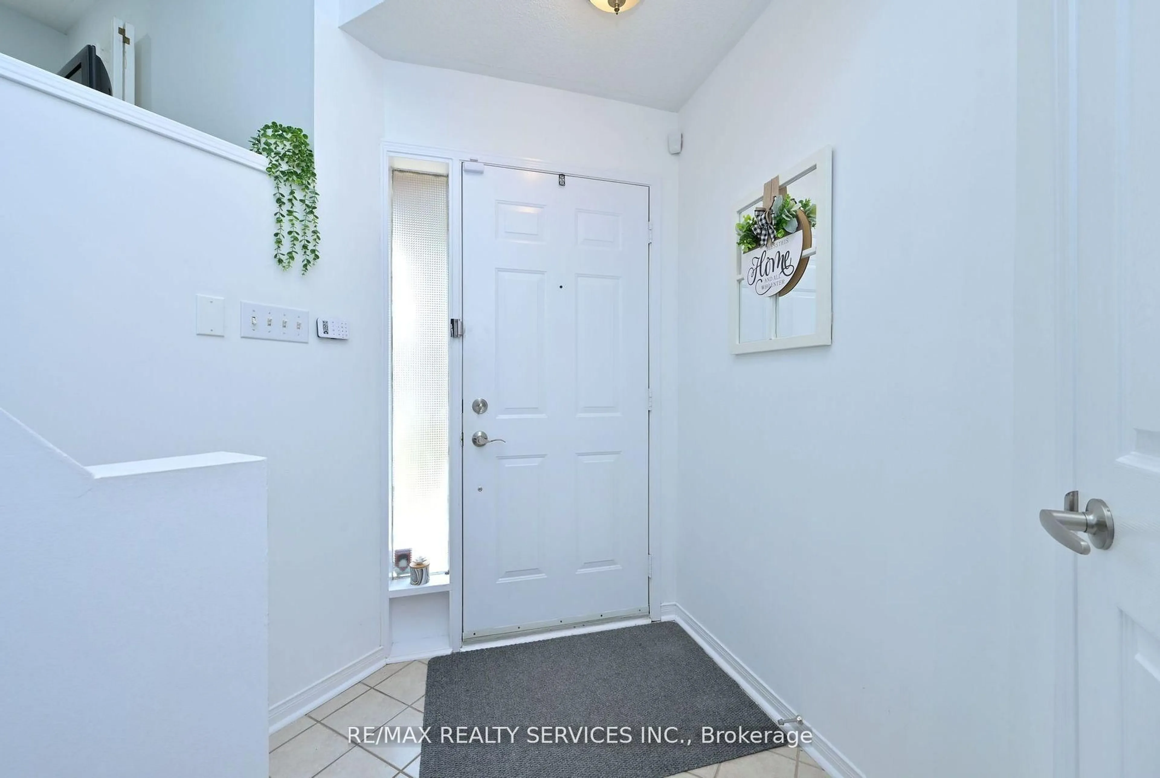Indoor entryway for 59 Springview Dr, Brampton Ontario L6X 4L8