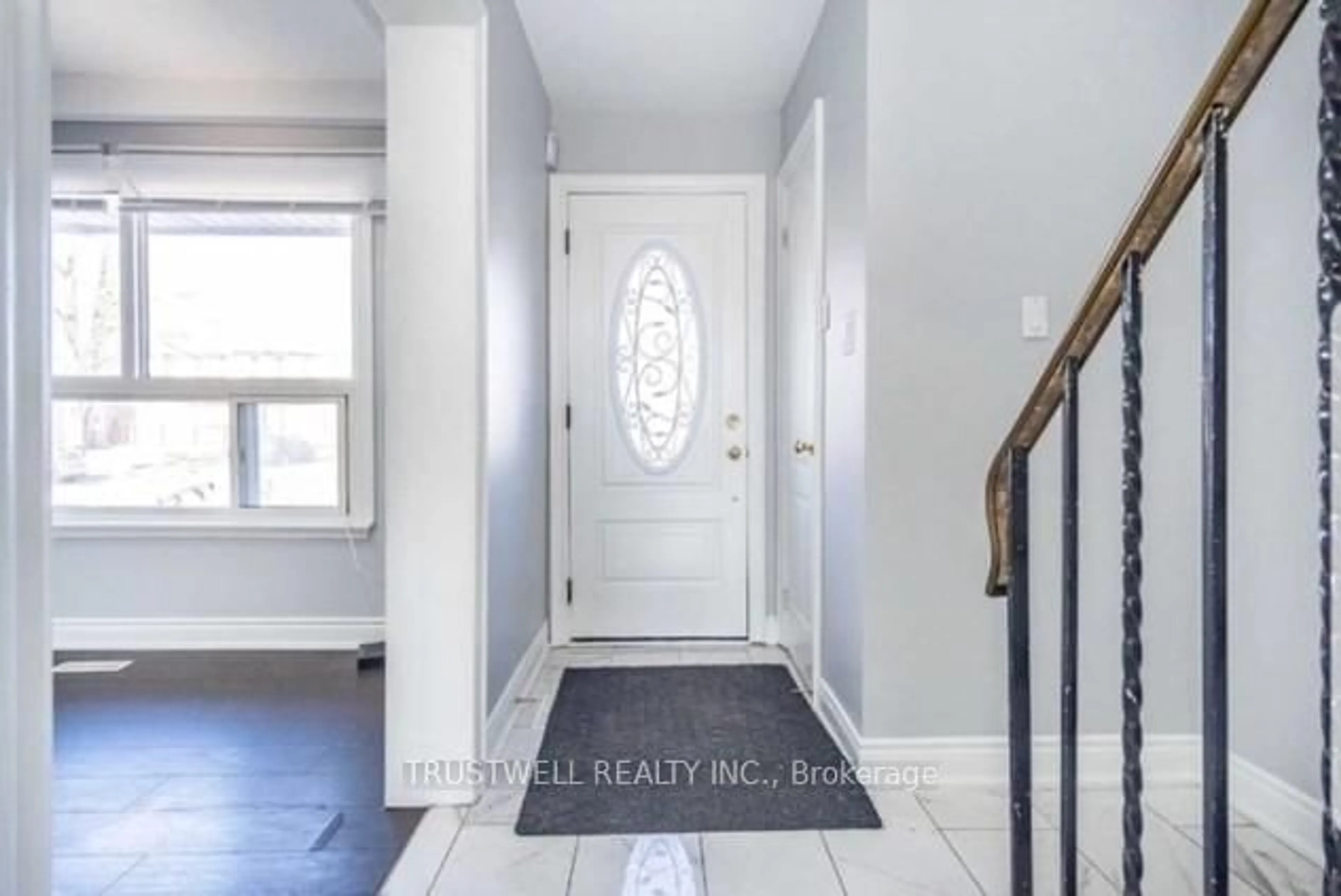 Indoor entryway for 7761 Anaka Dr, Mississauga Ontario L4T 3H8