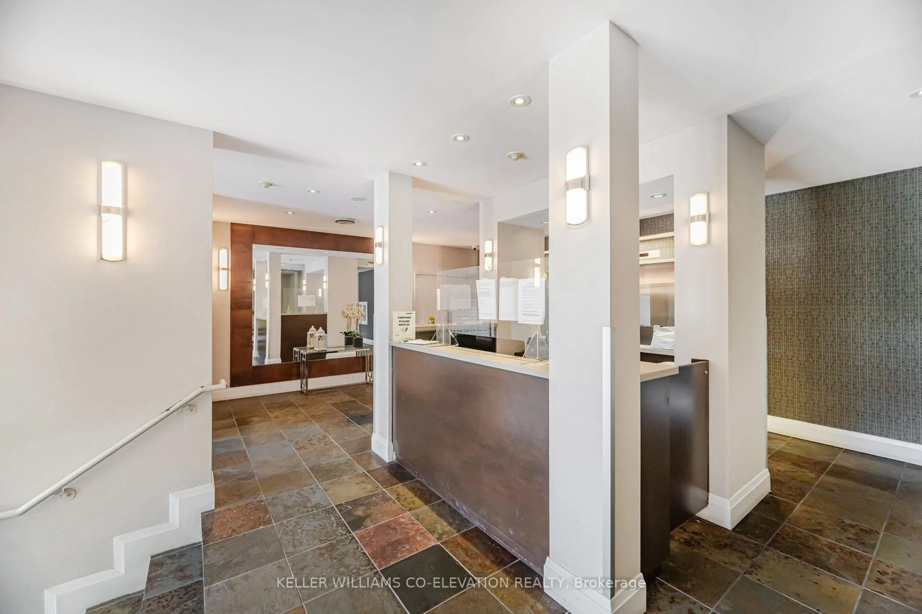 Indoor foyer for 2088 Lawrence Ave #410, Toronto Ontario M9N 3Z9