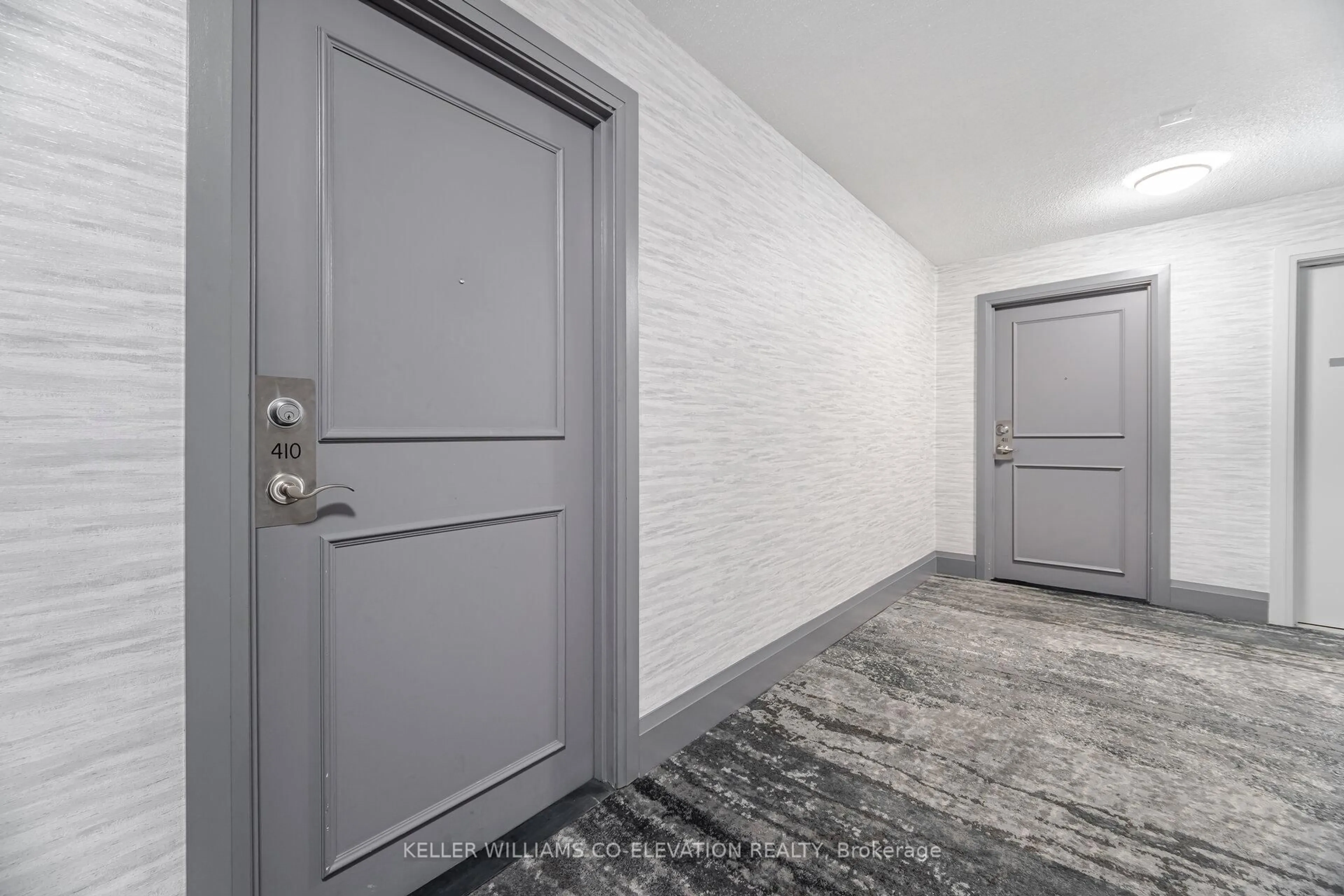Indoor entryway for 2088 Lawrence Ave #410, Toronto Ontario M9N 3Z9