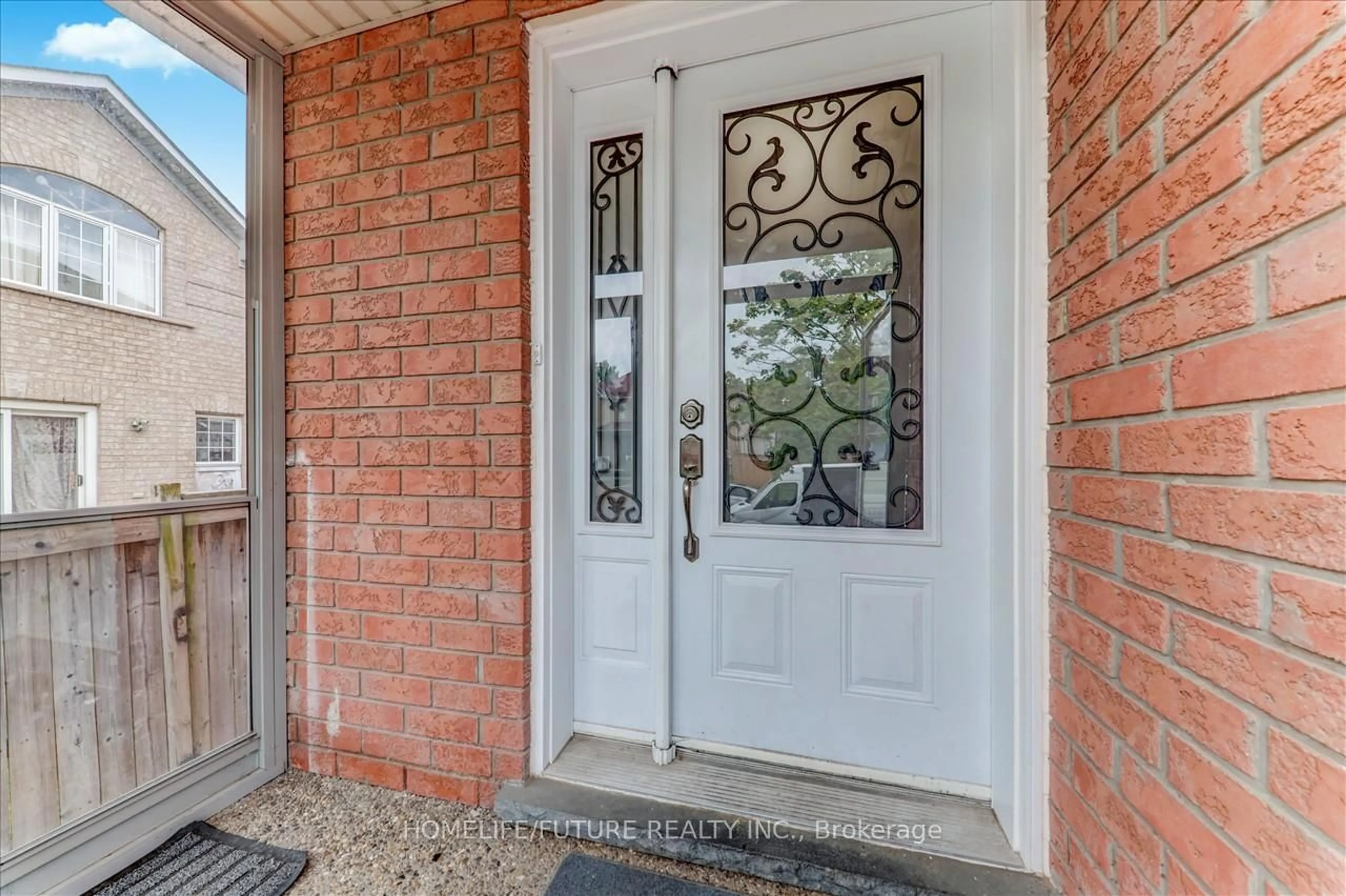 Indoor entryway for 69 Heatherdale Dr, Brampton Ontario L7A 2H4