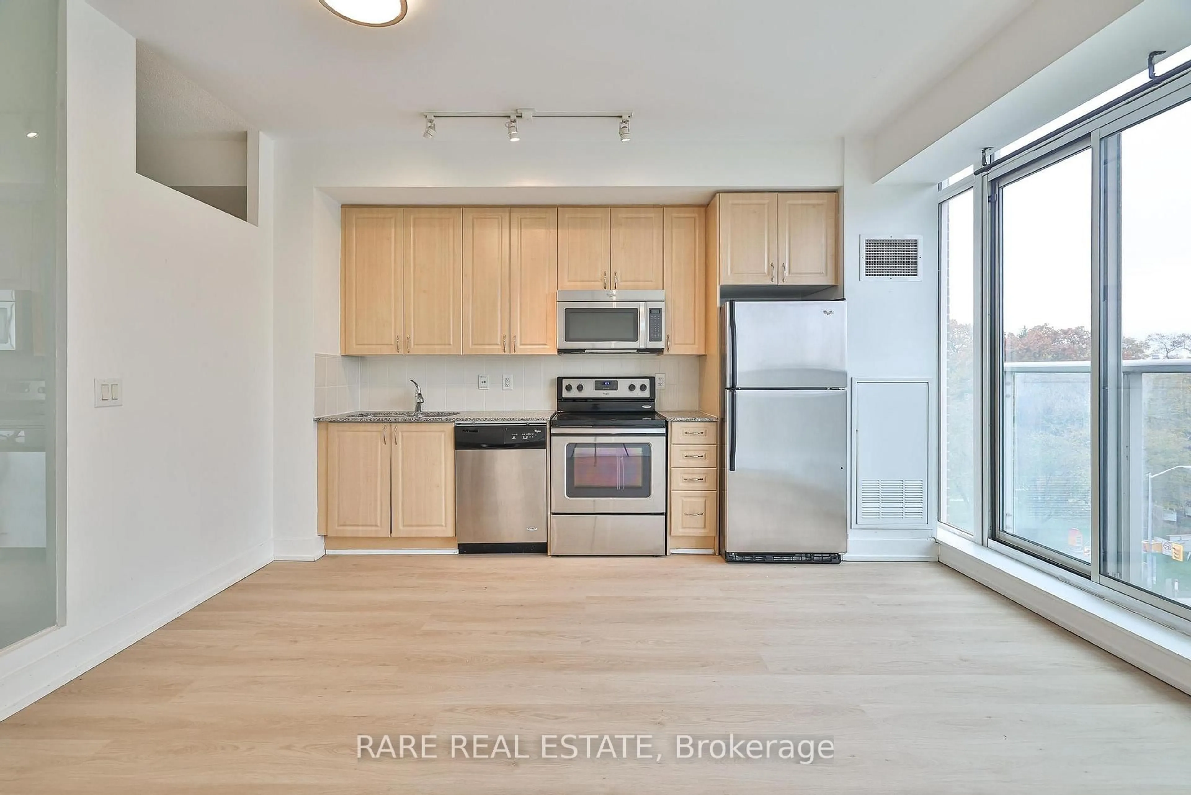 Standard kitchen, unknown for 1638 Bloor St #607, Toronto Ontario M6P 0A6