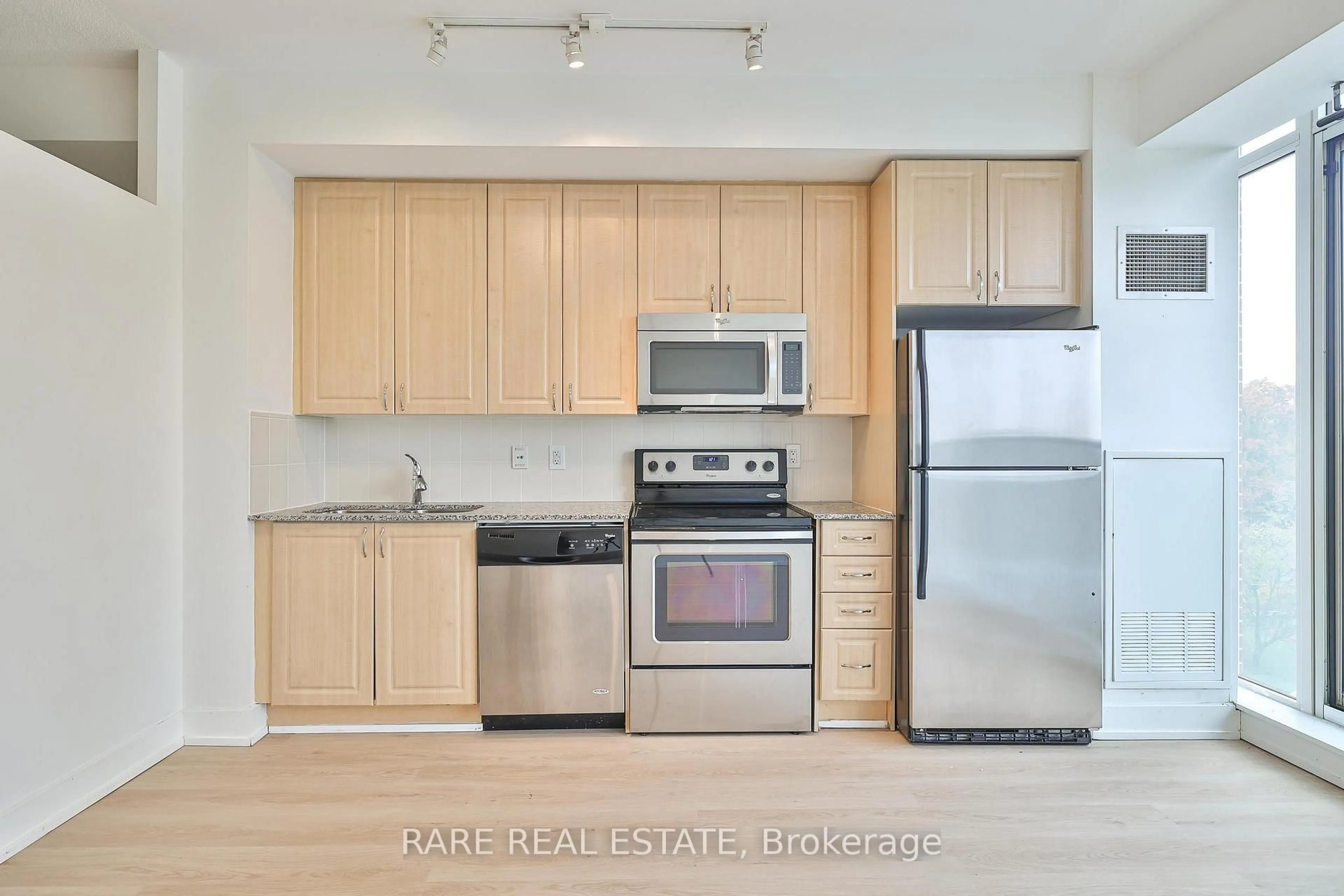 Standard kitchen, unknown for 1638 Bloor St #607, Toronto Ontario M6P 0A6