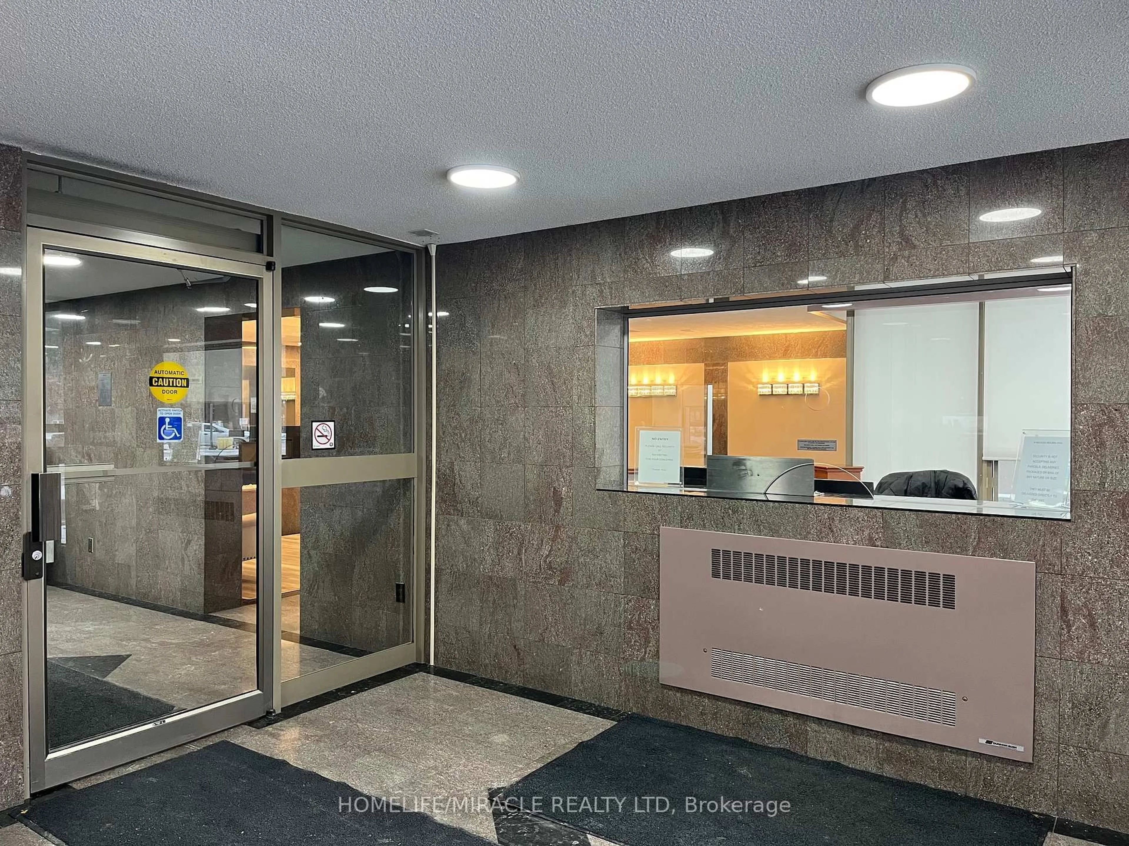 Indoor foyer for 30 Malta Ave #1809, Brampton Ontario L6Y 4S5