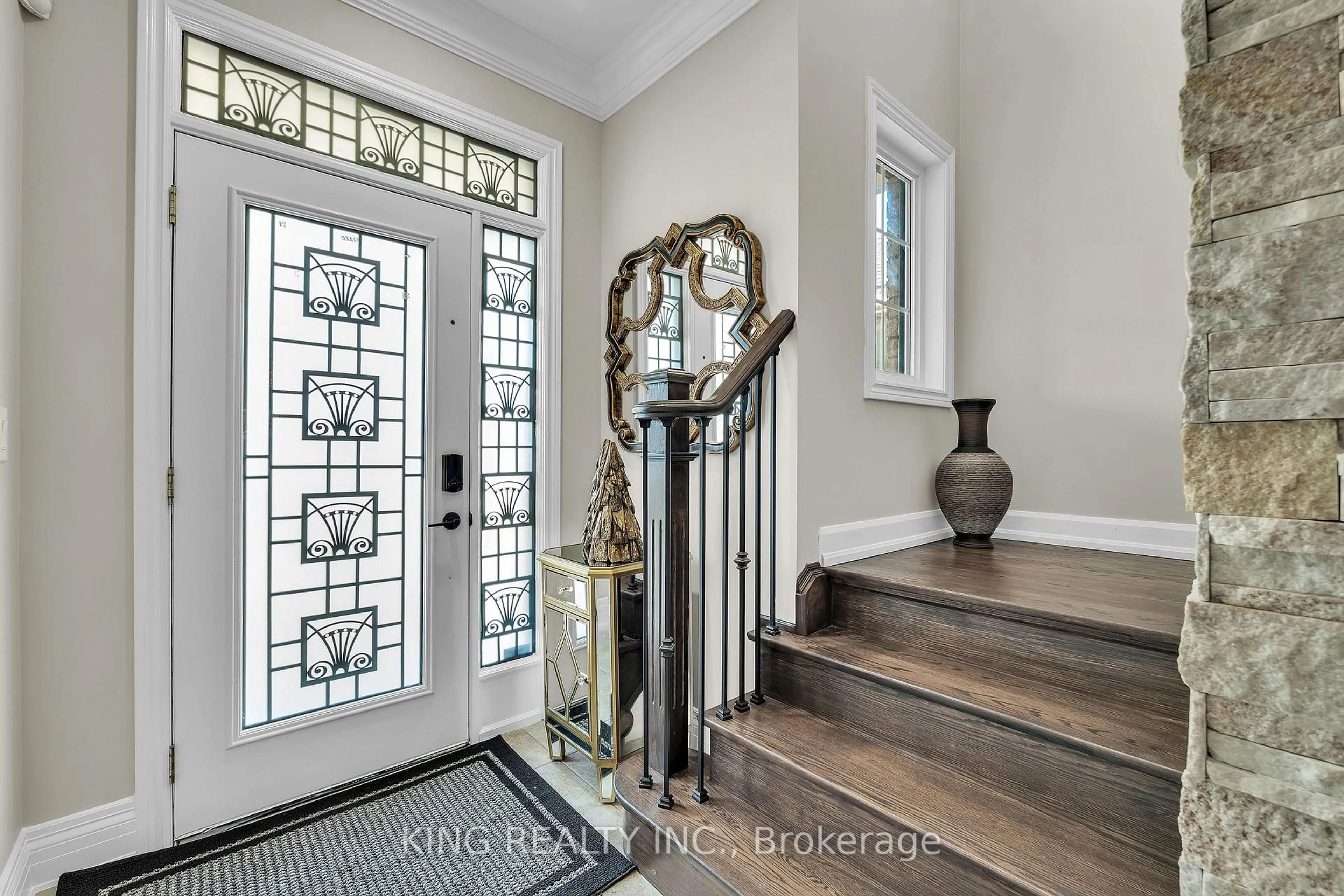 Indoor entryway for 174 Minto Cres, Milton Ontario L9T 7P5