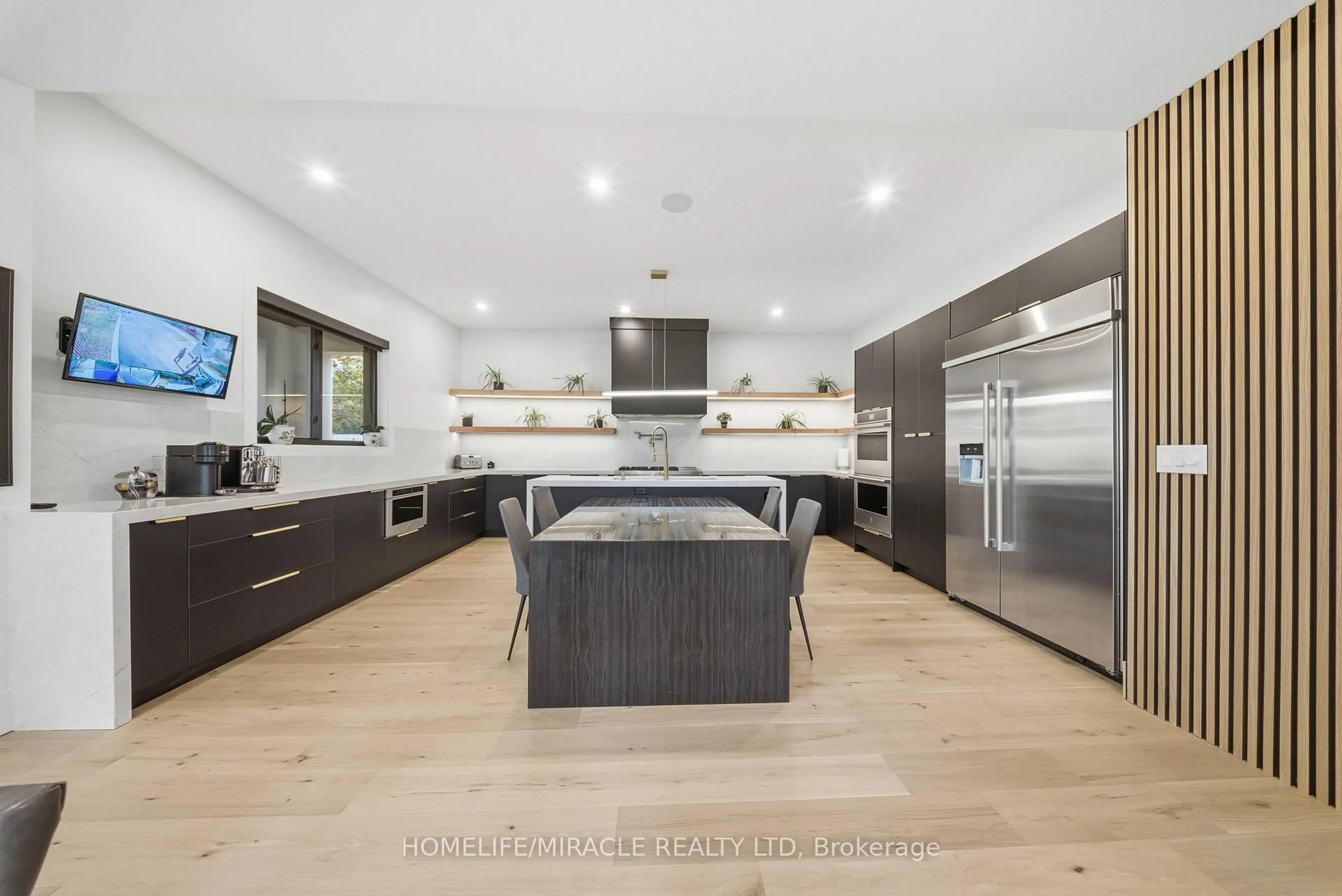 Contemporary kitchen, unknown for 1653 Glenburnie Rd, Mississauga Ontario L5G 3E4