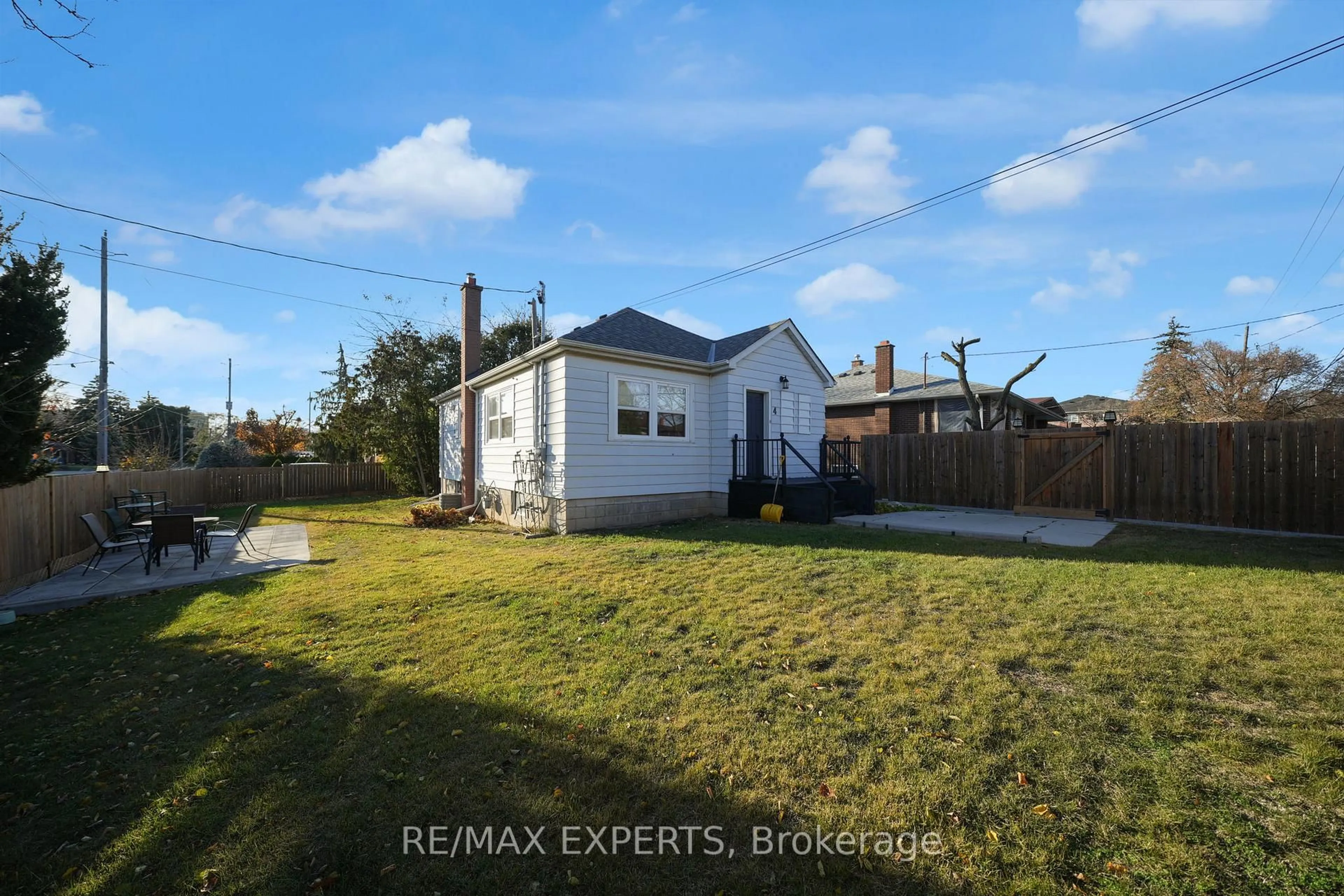 A pic from outside/outdoor area/front of a property/back of a property/a pic from drone, street for 4 Larchmere Ave, Toronto Ontario M9L 2N1