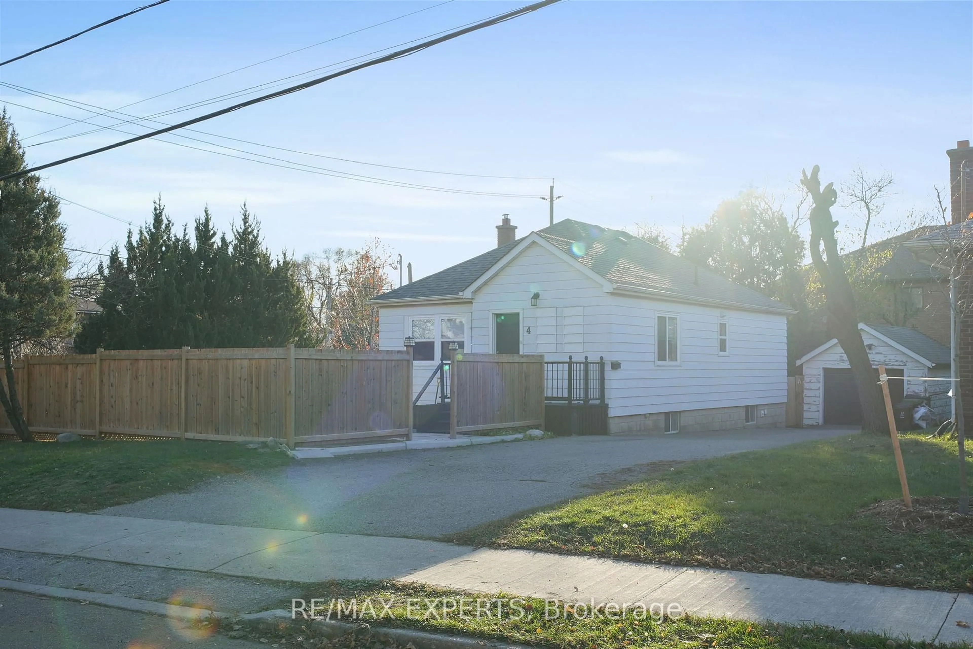 Unknown for 4 Larchmere Ave, Toronto Ontario M9L 2N1