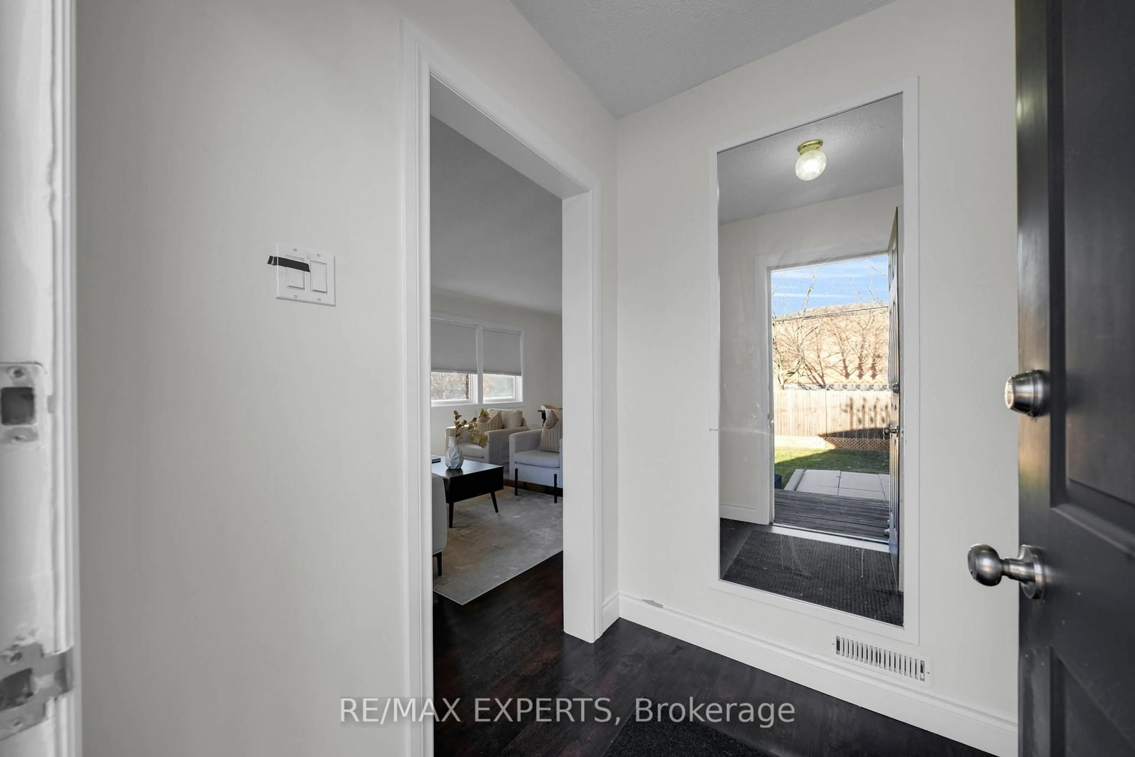 Indoor entryway for 4 Larchmere Ave, Toronto Ontario M9L 2N1