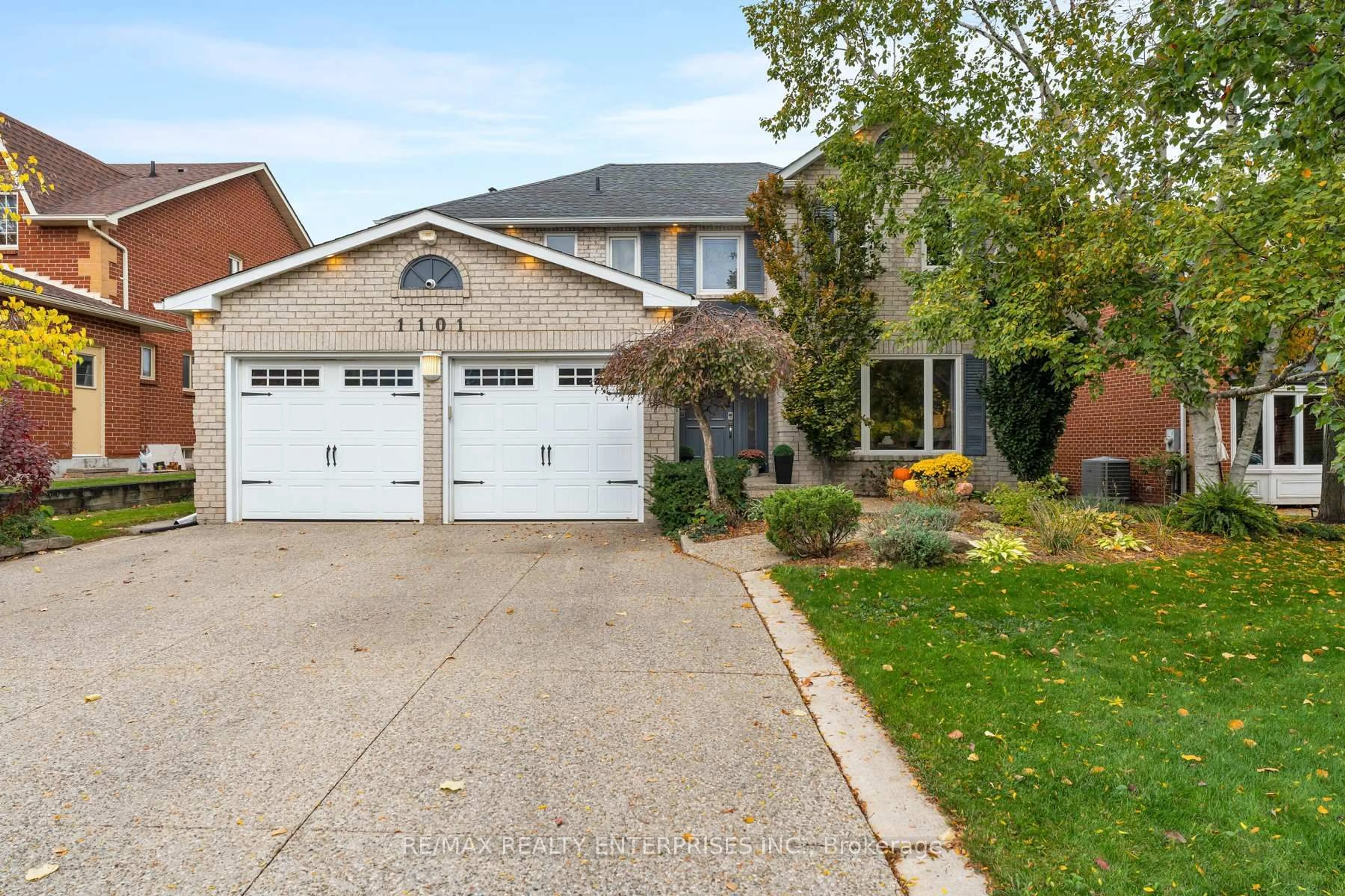 Home with brick exterior material, street for 1101 Fieldstone Circ, Oakville Ontario L6M 2K4