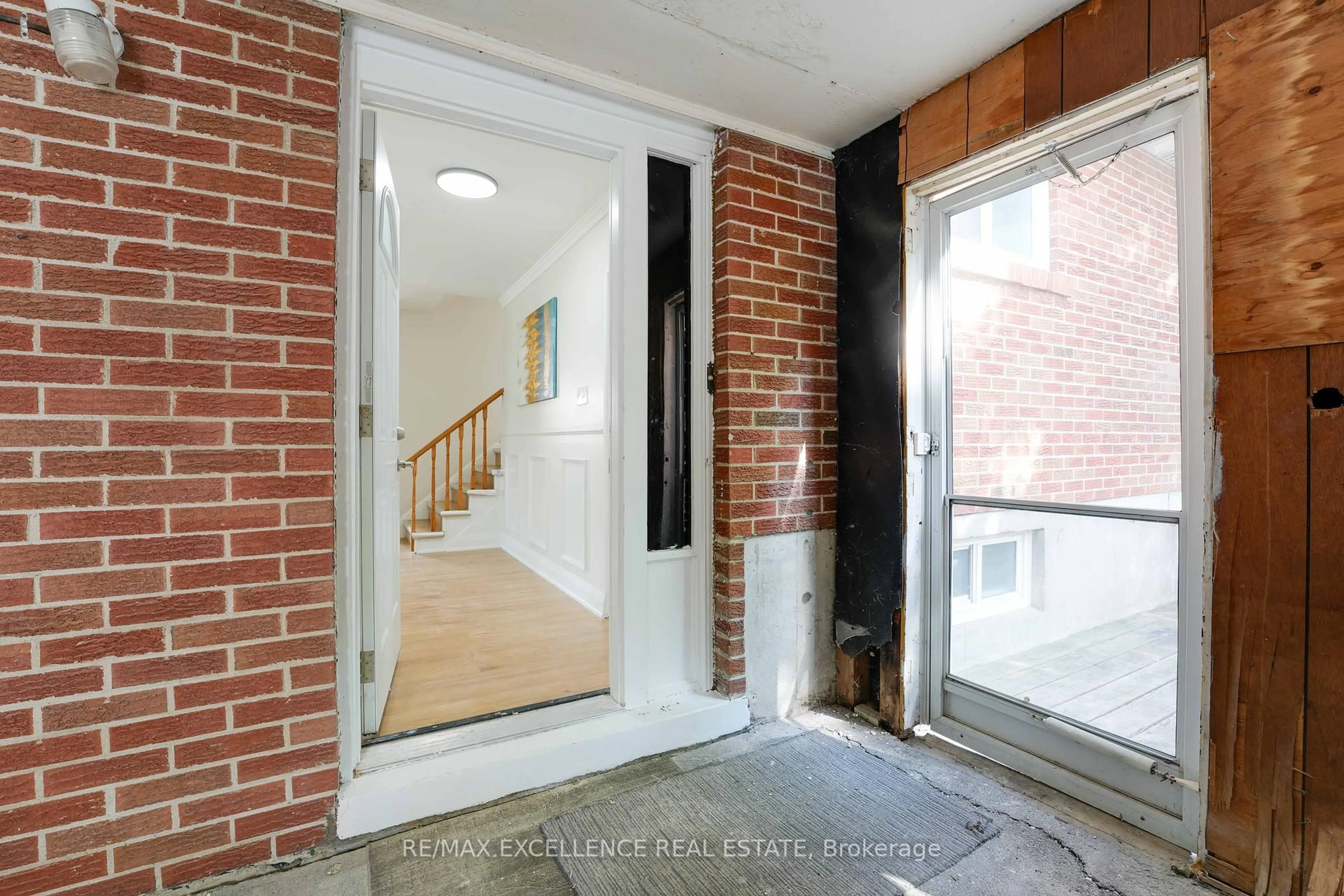 Indoor entryway for 85 Watson Cres, Brampton Ontario L6W 1E5