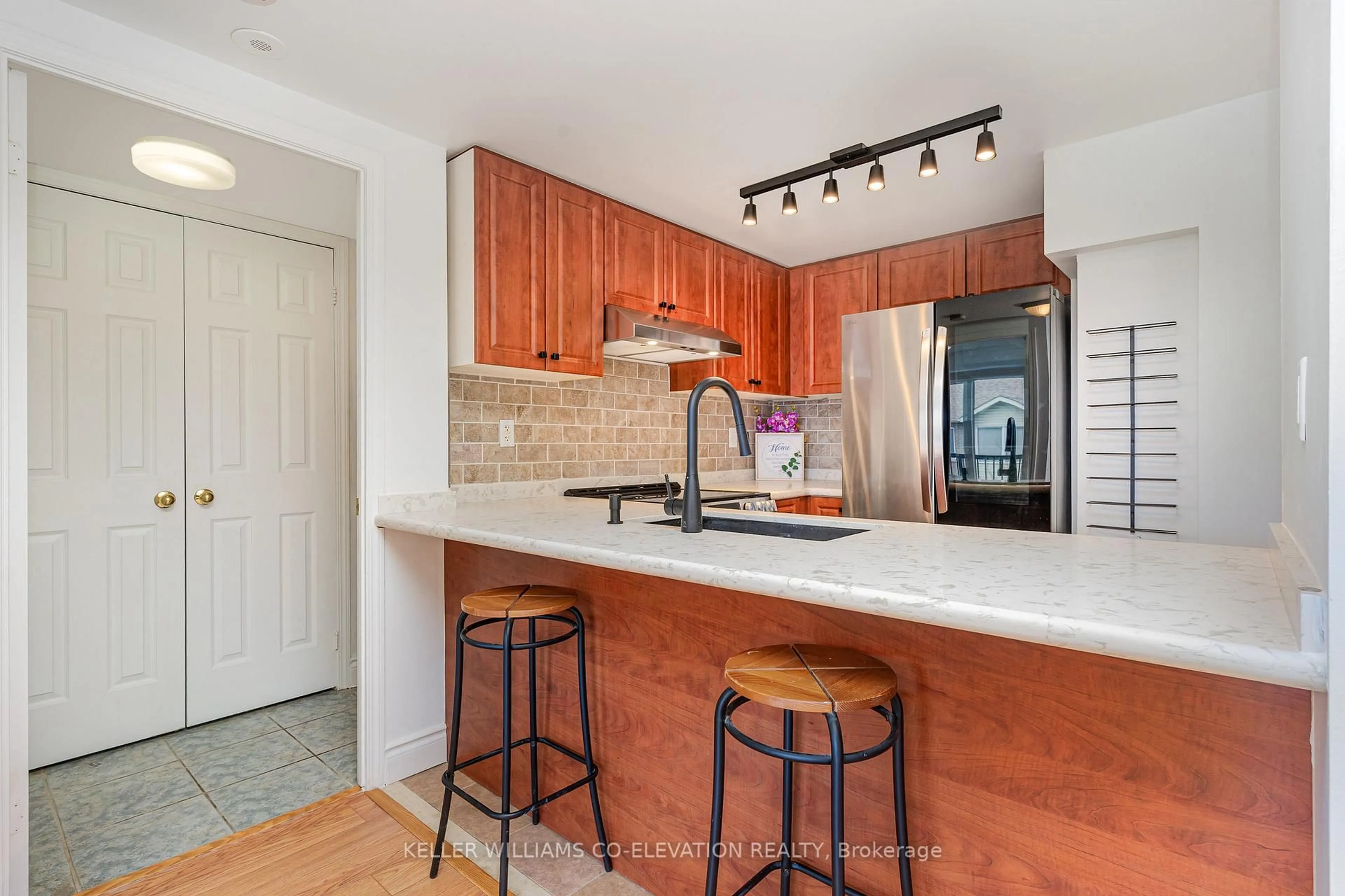 Standard kitchen, unknown for 3025 Finch Ave #2034, Toronto Ontario M9M 0A2