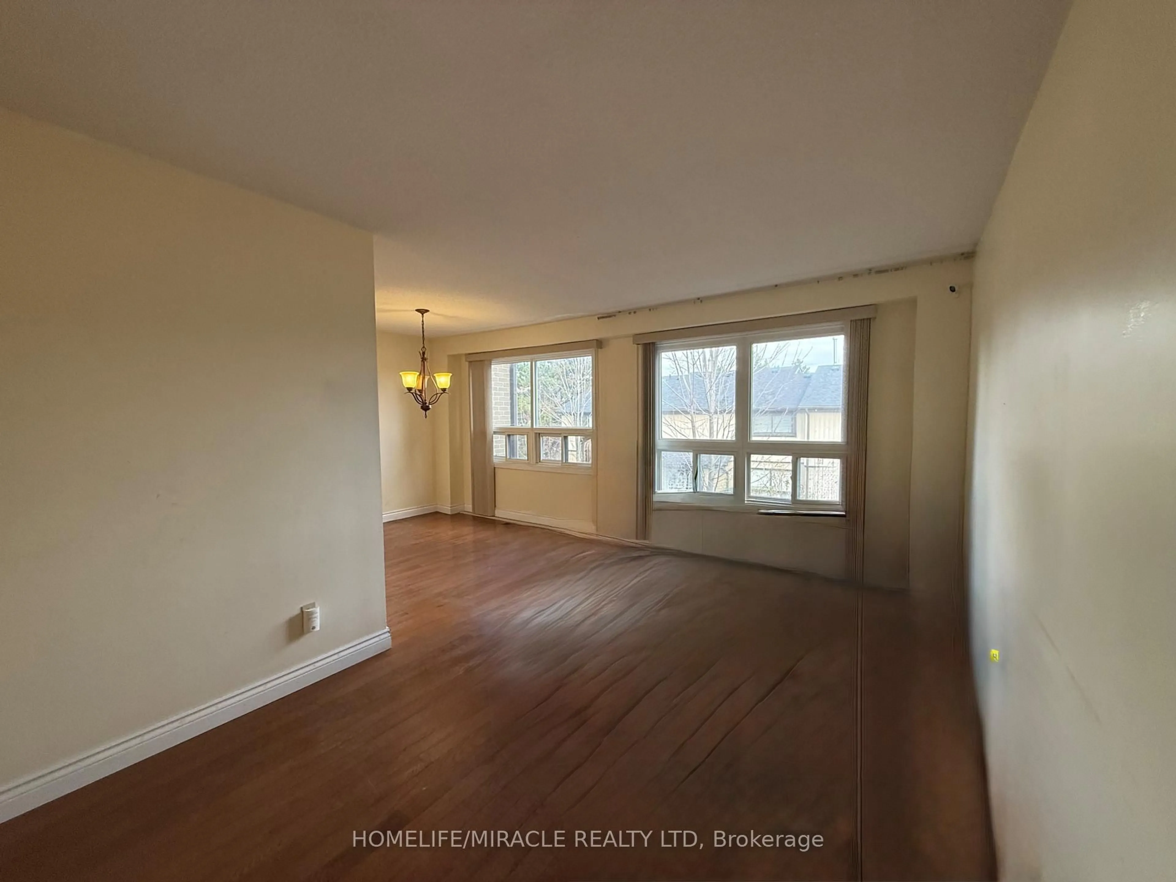 A pic of a room for 3510 South Mill Way, Mississauga Ontario L5L 3T9