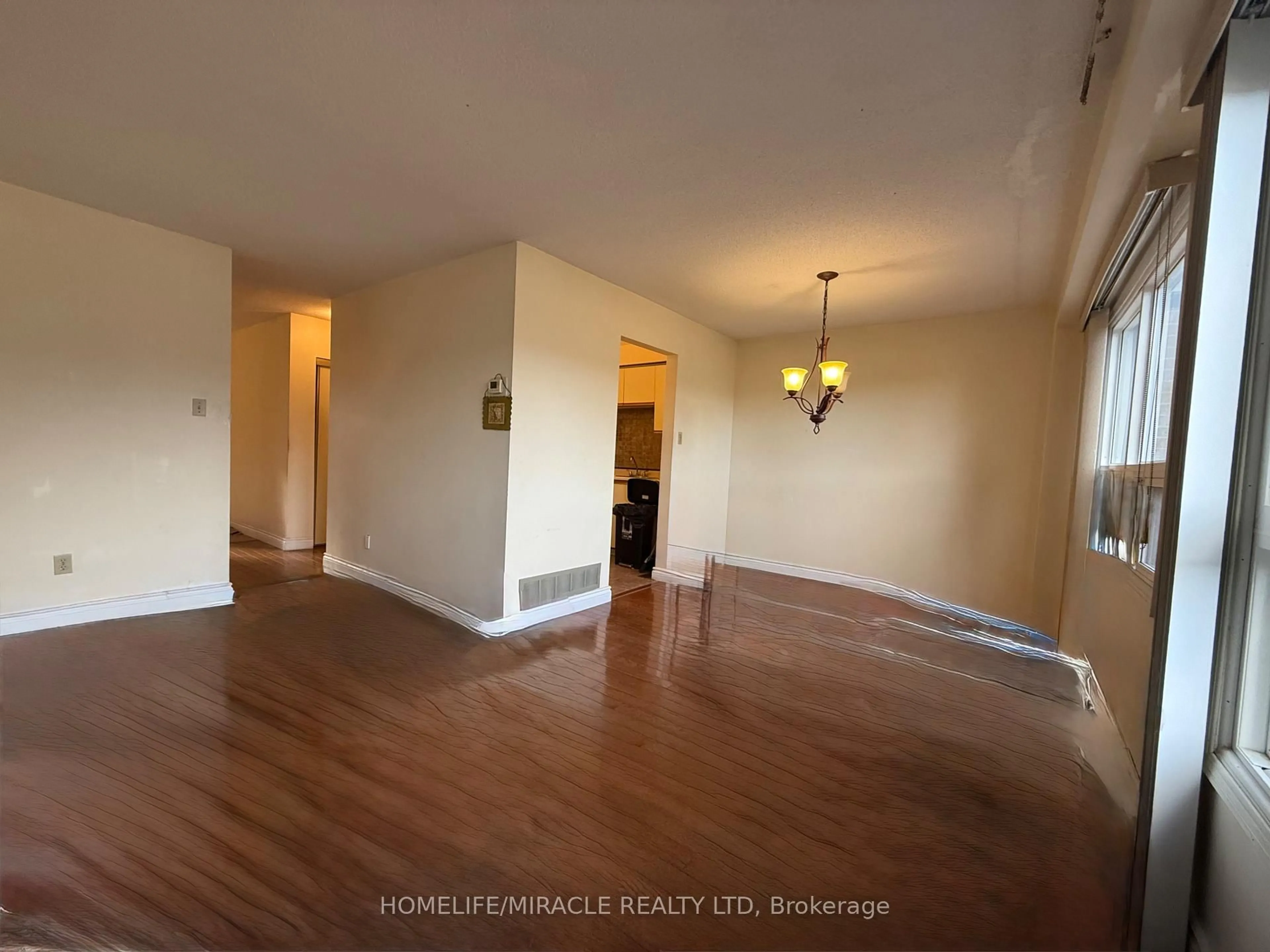 A pic of a room for 3510 South Mill Way, Mississauga Ontario L5L 3T9