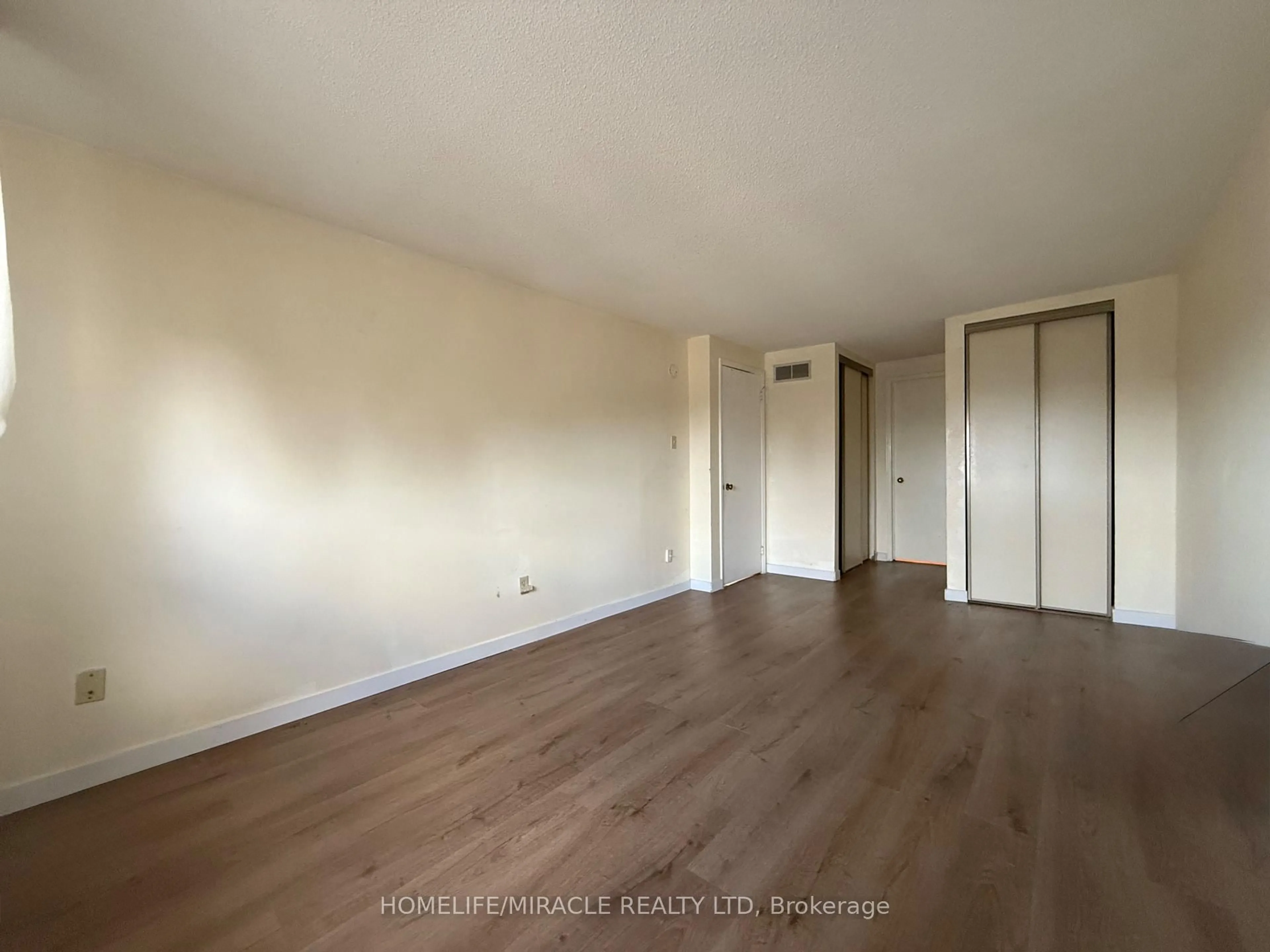 A pic of a room for 3510 South Mill Way, Mississauga Ontario L5L 3T9