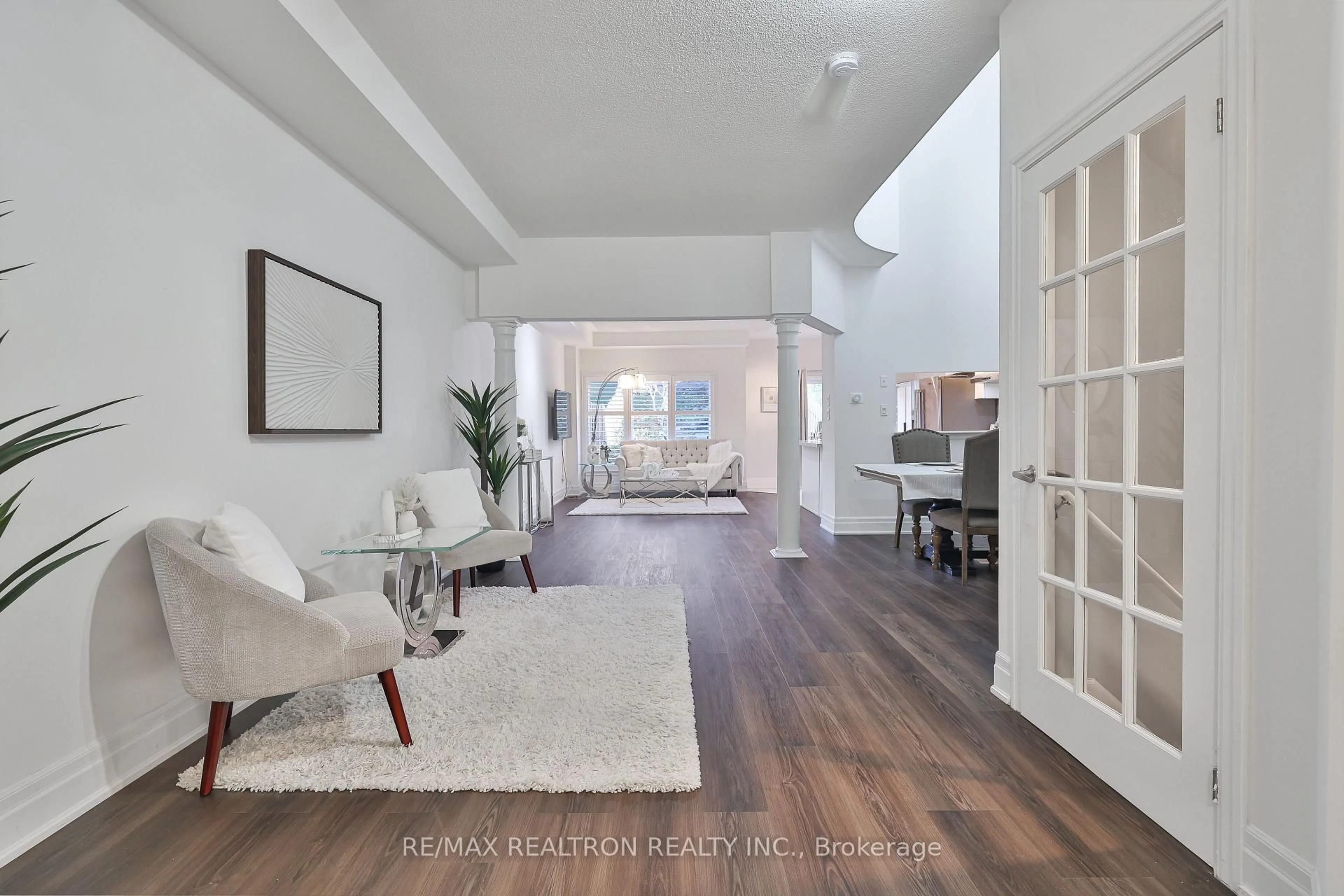 Indoor entryway for 1270 Cartmer Way, Milton Ontario L9T 6J8