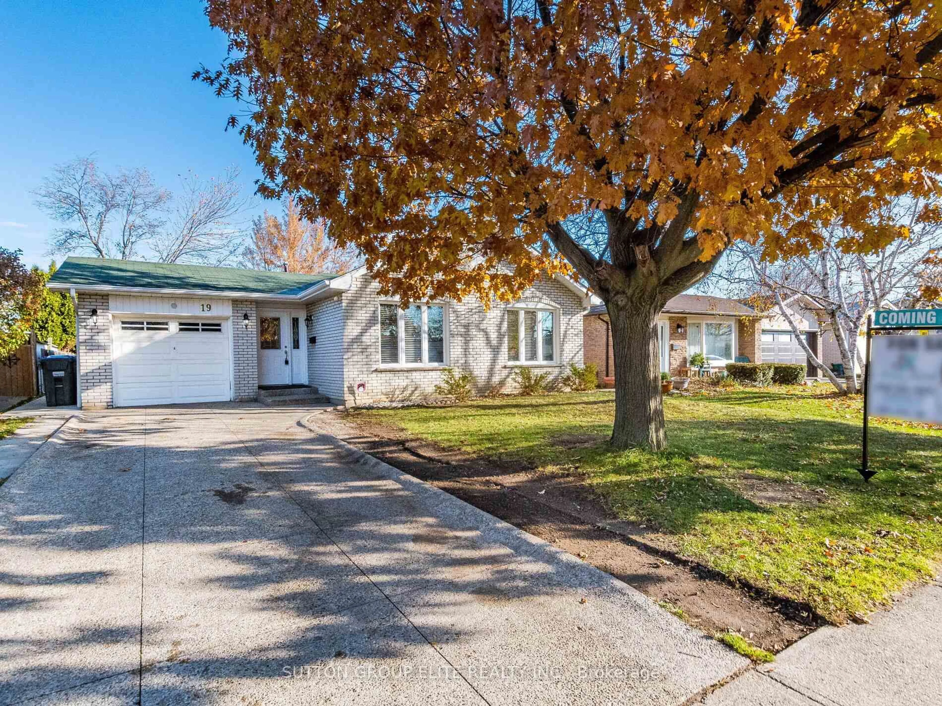 Home with vinyl exterior material, street for 19 Glenforest Rd, Brampton Ontario L6S 1L8