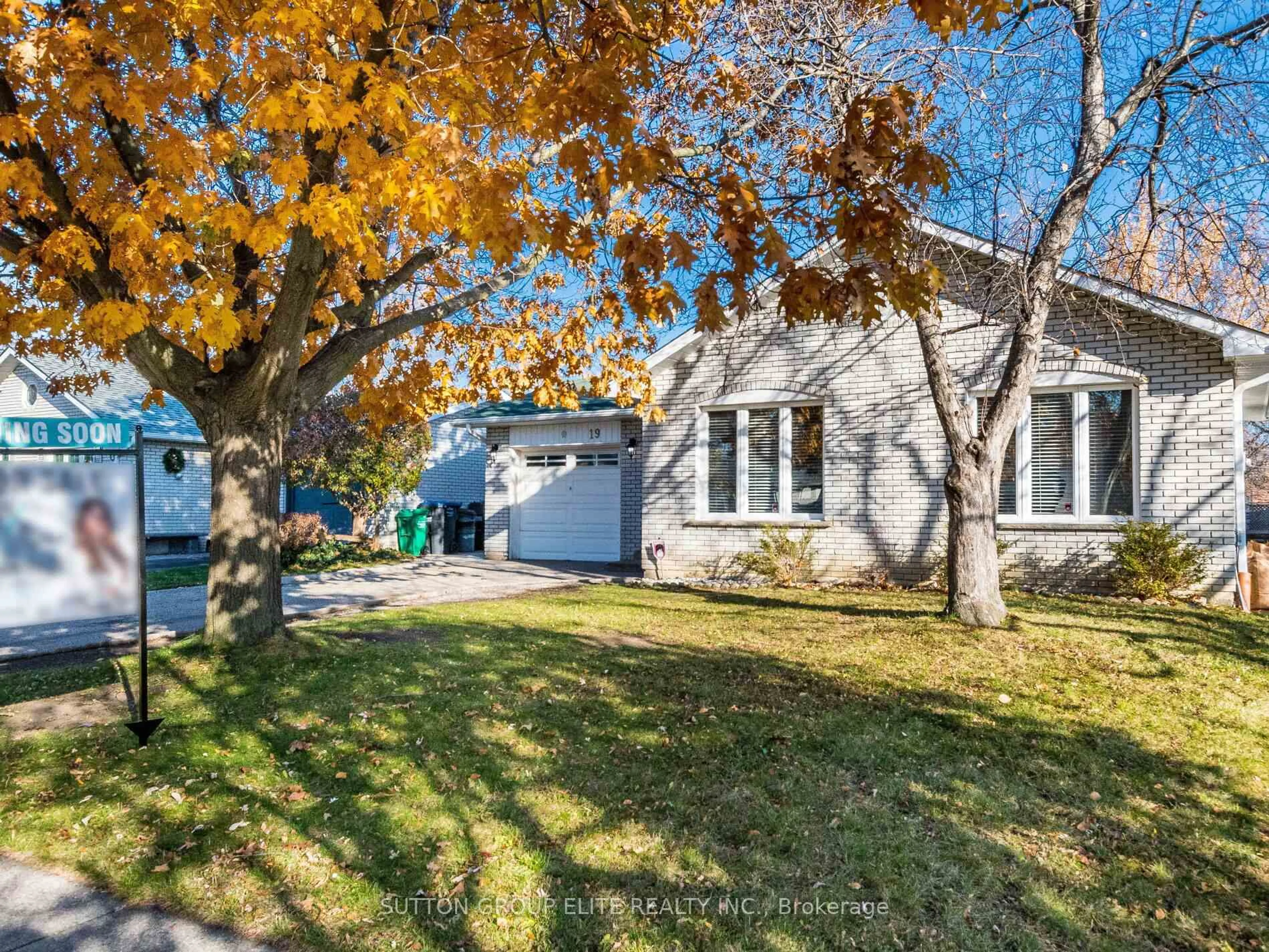 A pic from outside/outdoor area/front of a property/back of a property/a pic from drone, street for 19 Glenforest Rd, Brampton Ontario L6S 1L8