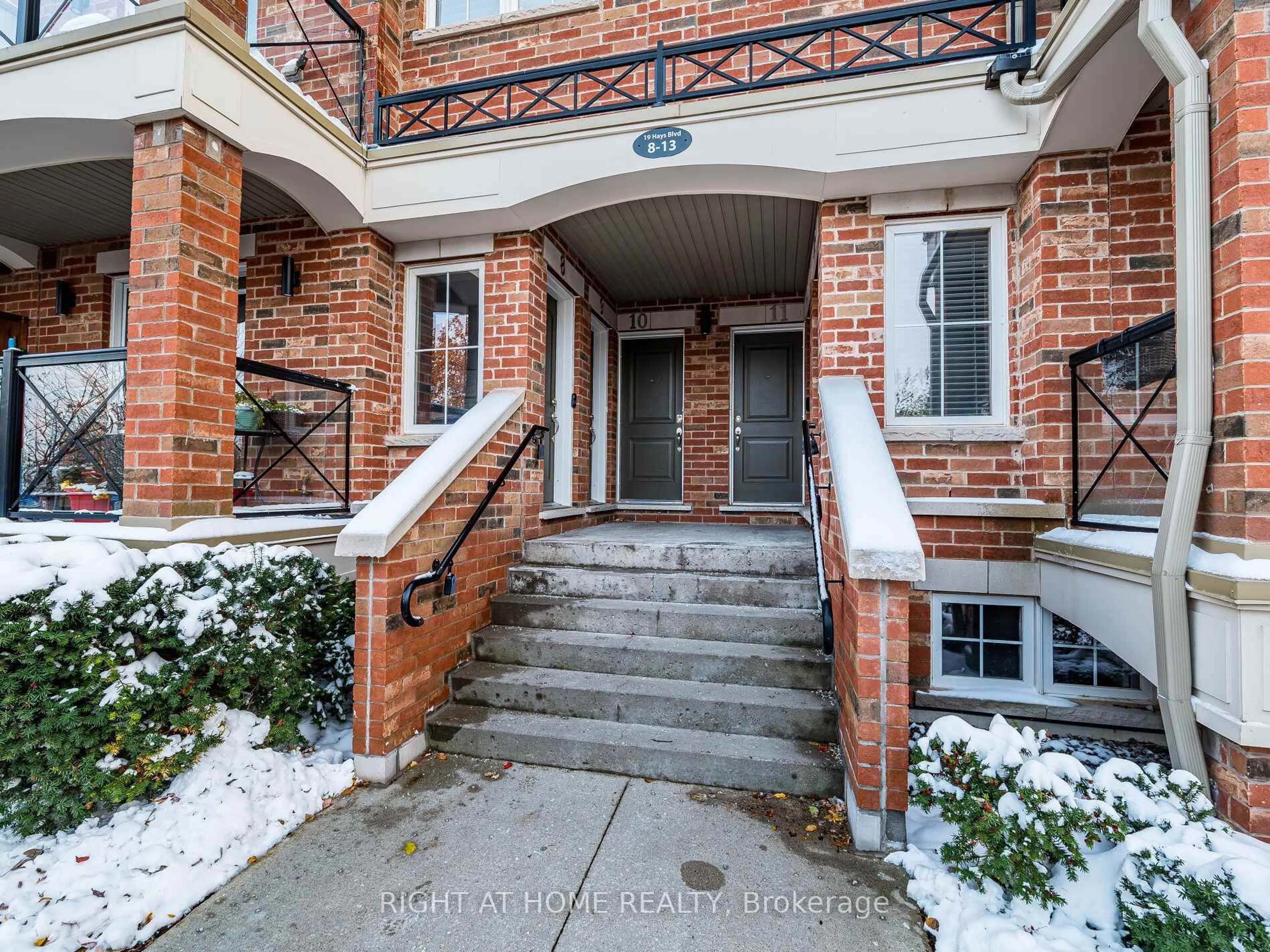 Indoor entryway for 19 Hays Blvd #9, Oakville Ontario L6H 0H8