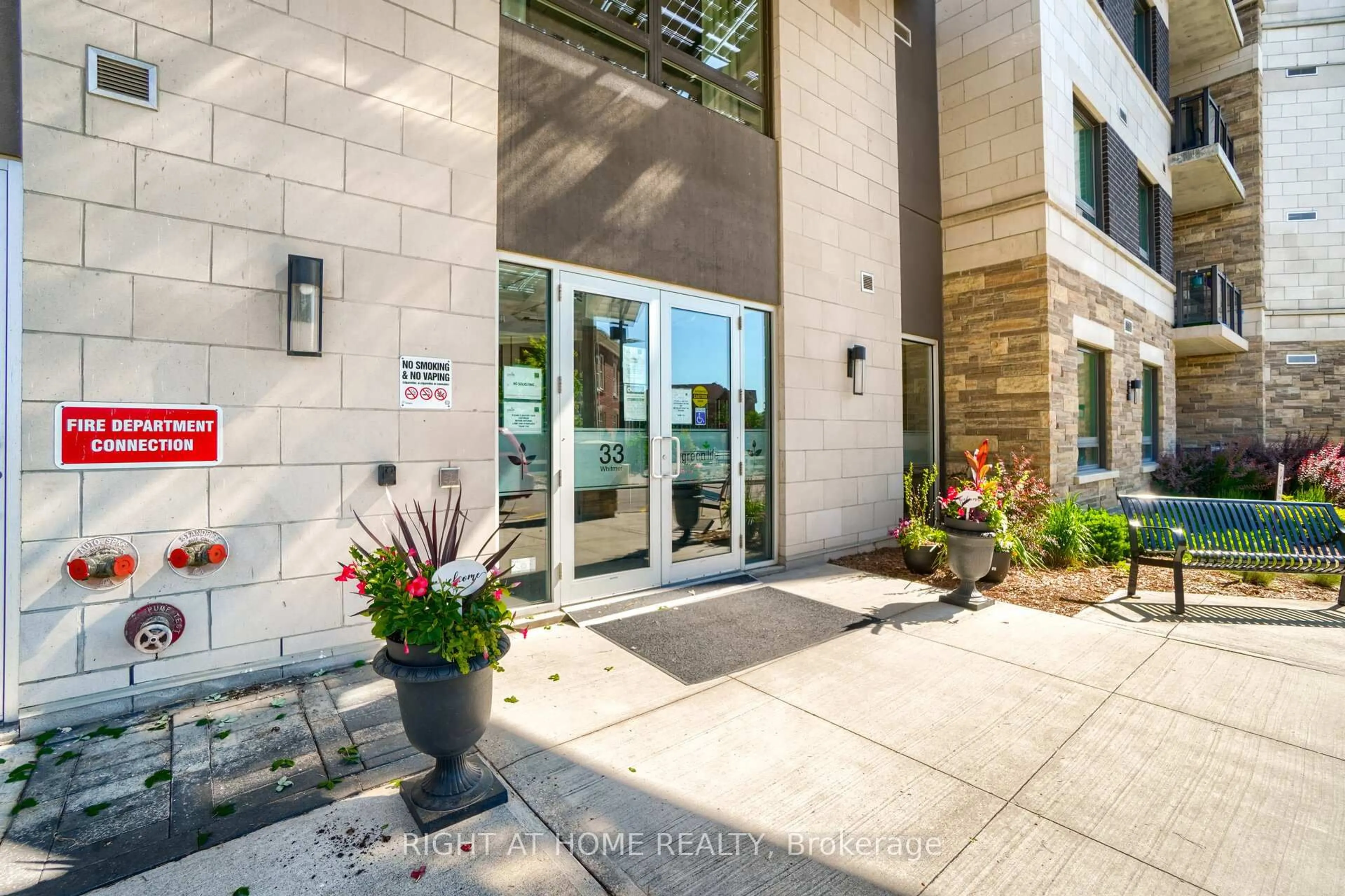 Indoor foyer for 33 Whitmer St #408, Milton Ontario L9T 8P9