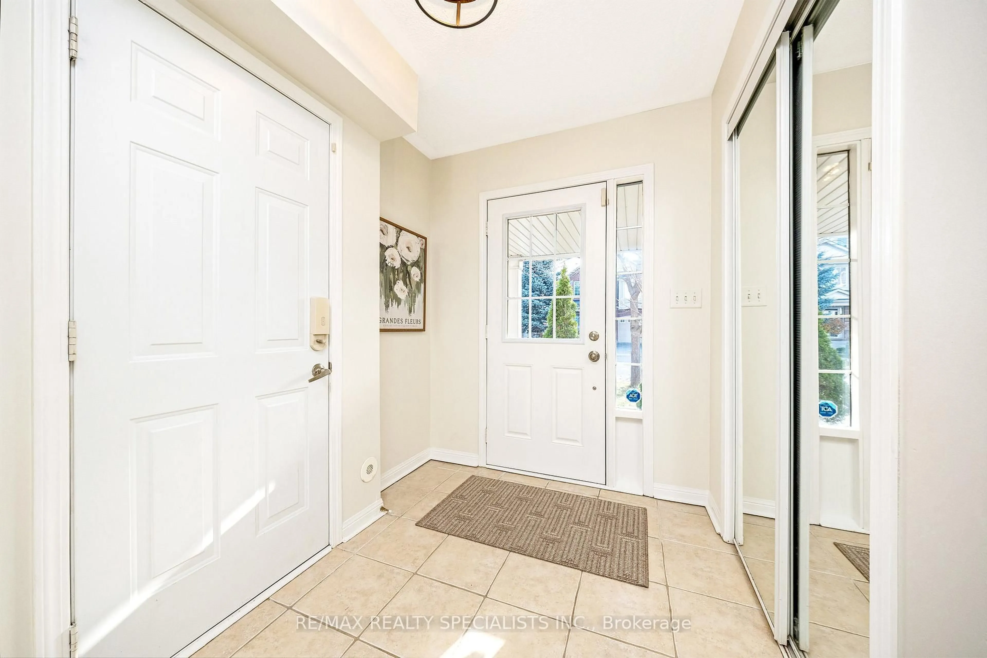 Indoor entryway for 3187 Stornoway Circ, Oakville Ontario L6M 5H7