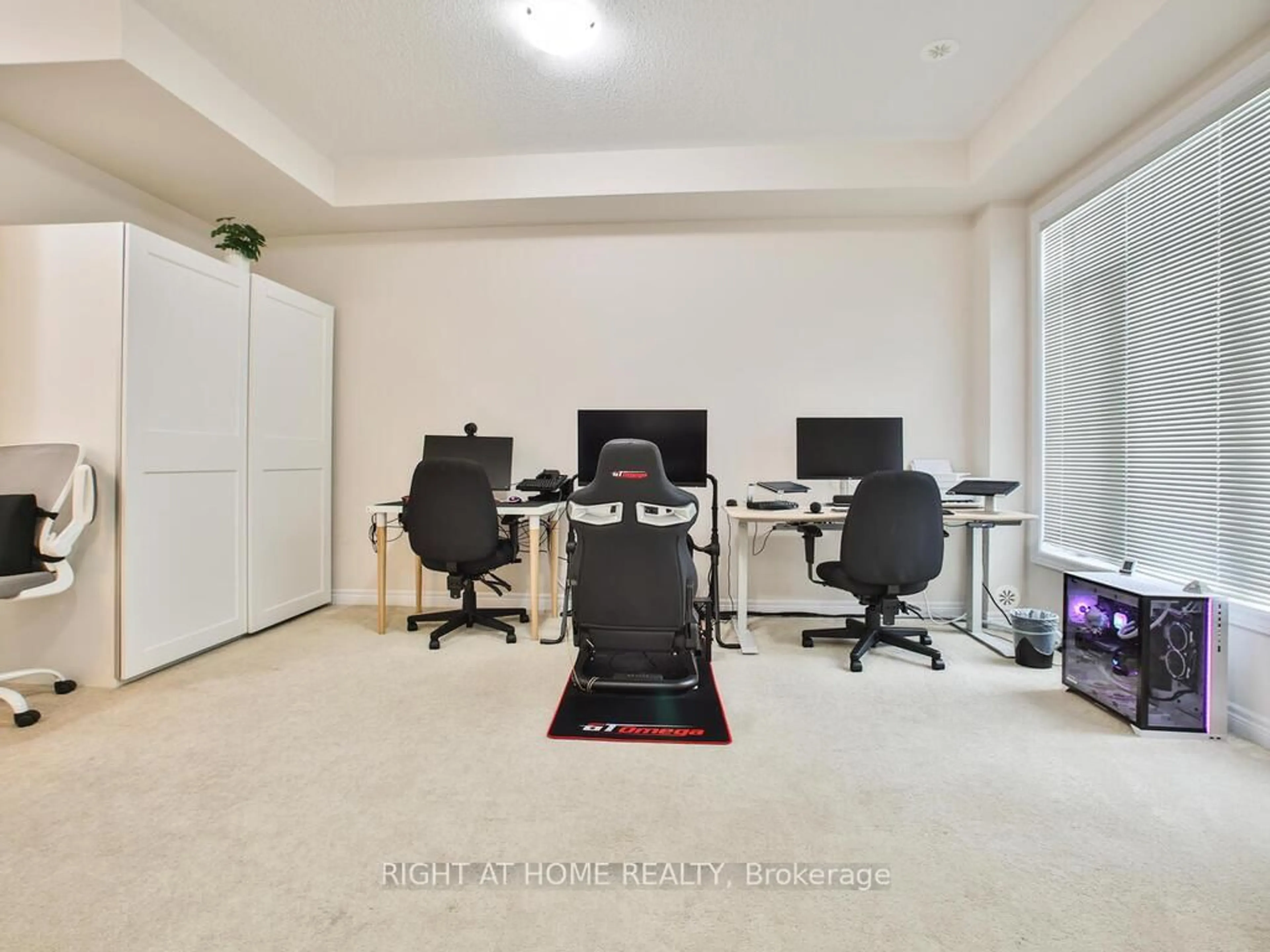 A pic of a room for 3030 George Savage Ave, Oakville Ontario L6M 0Z1