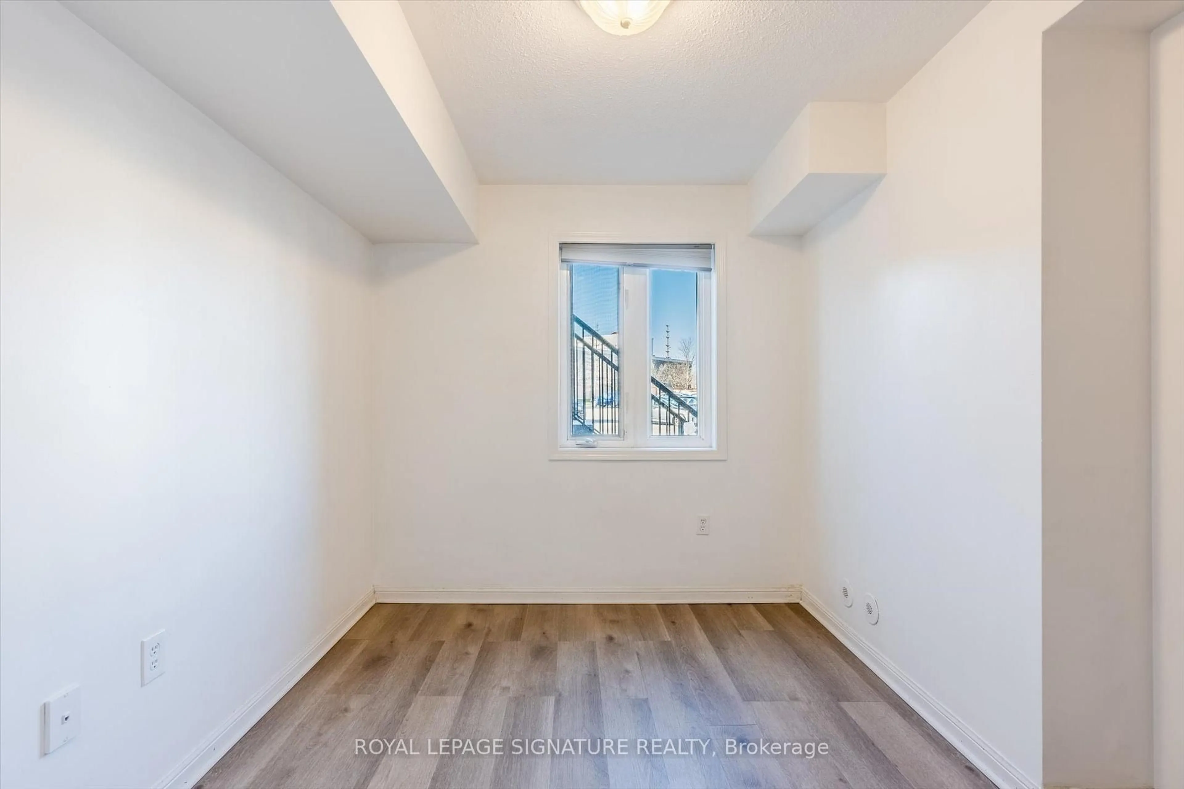 A pic of a room for 4620 Guildwood Way #12, Mississauga Ontario L5R 4H5