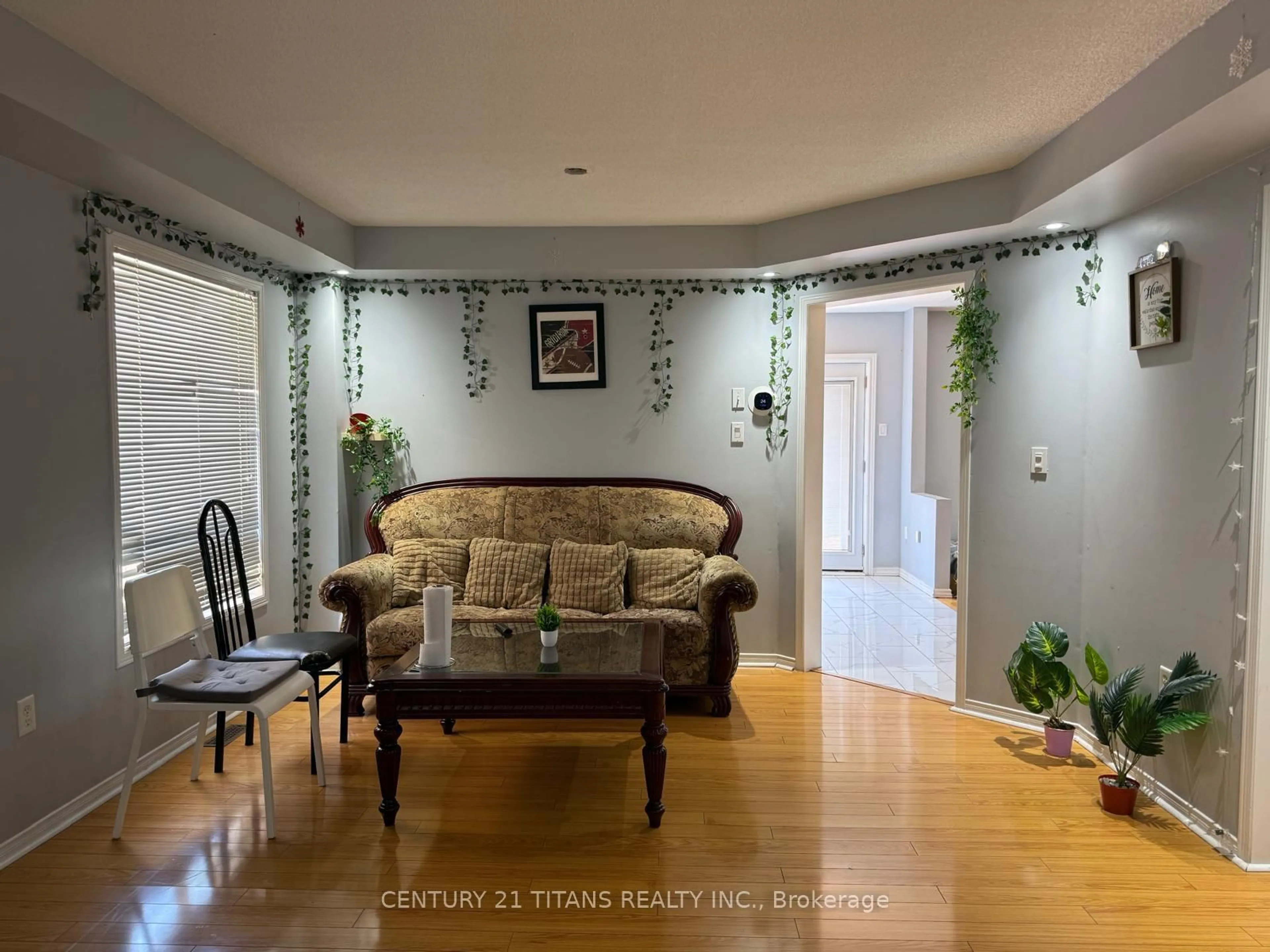 Living room with furniture, unknown for 3 Sandyshores Dr, Brampton Ontario L6R 2G9