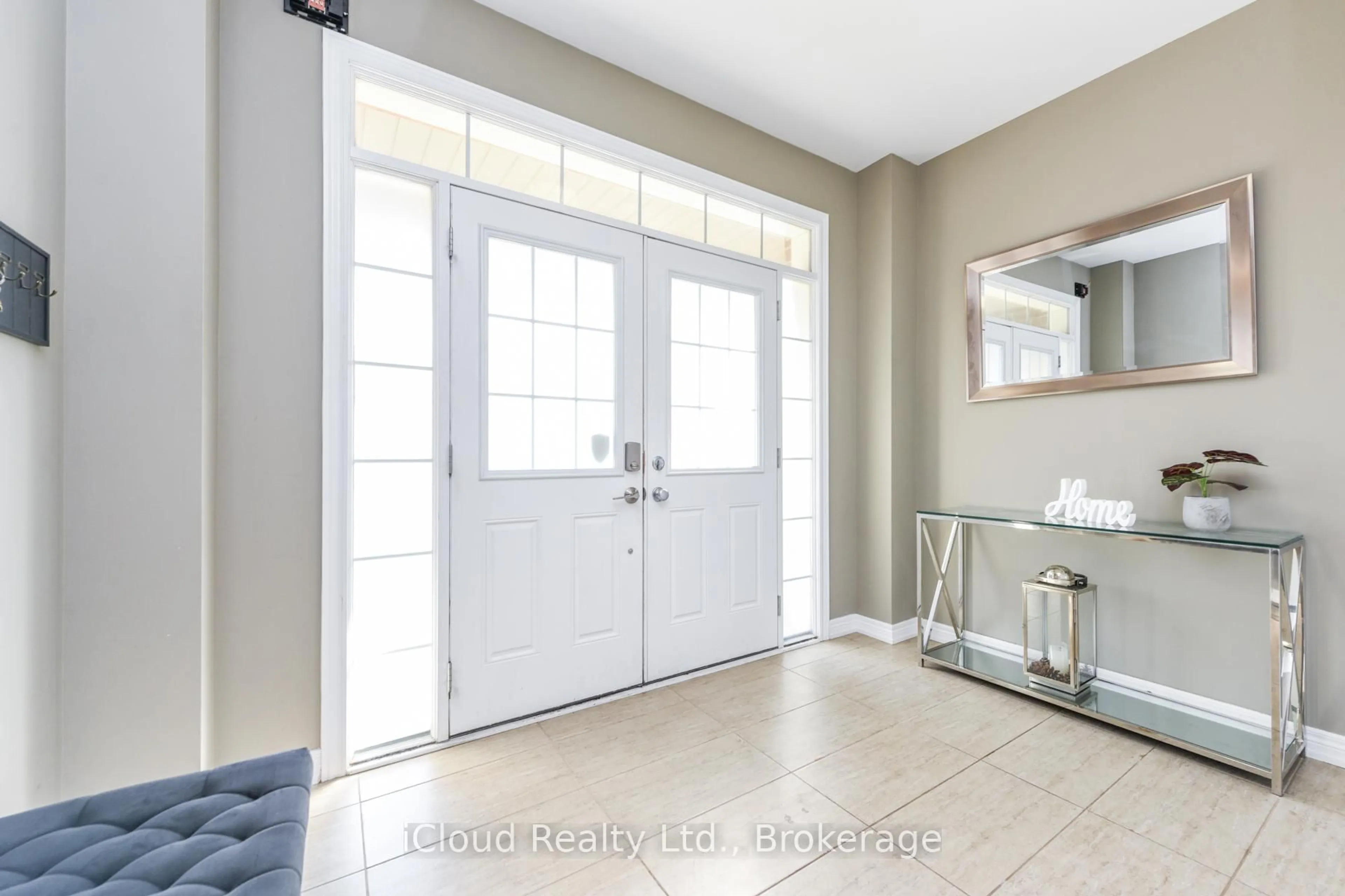 Indoor entryway for 60 Valleyway Dr, Brampton Ontario L6X 5G1