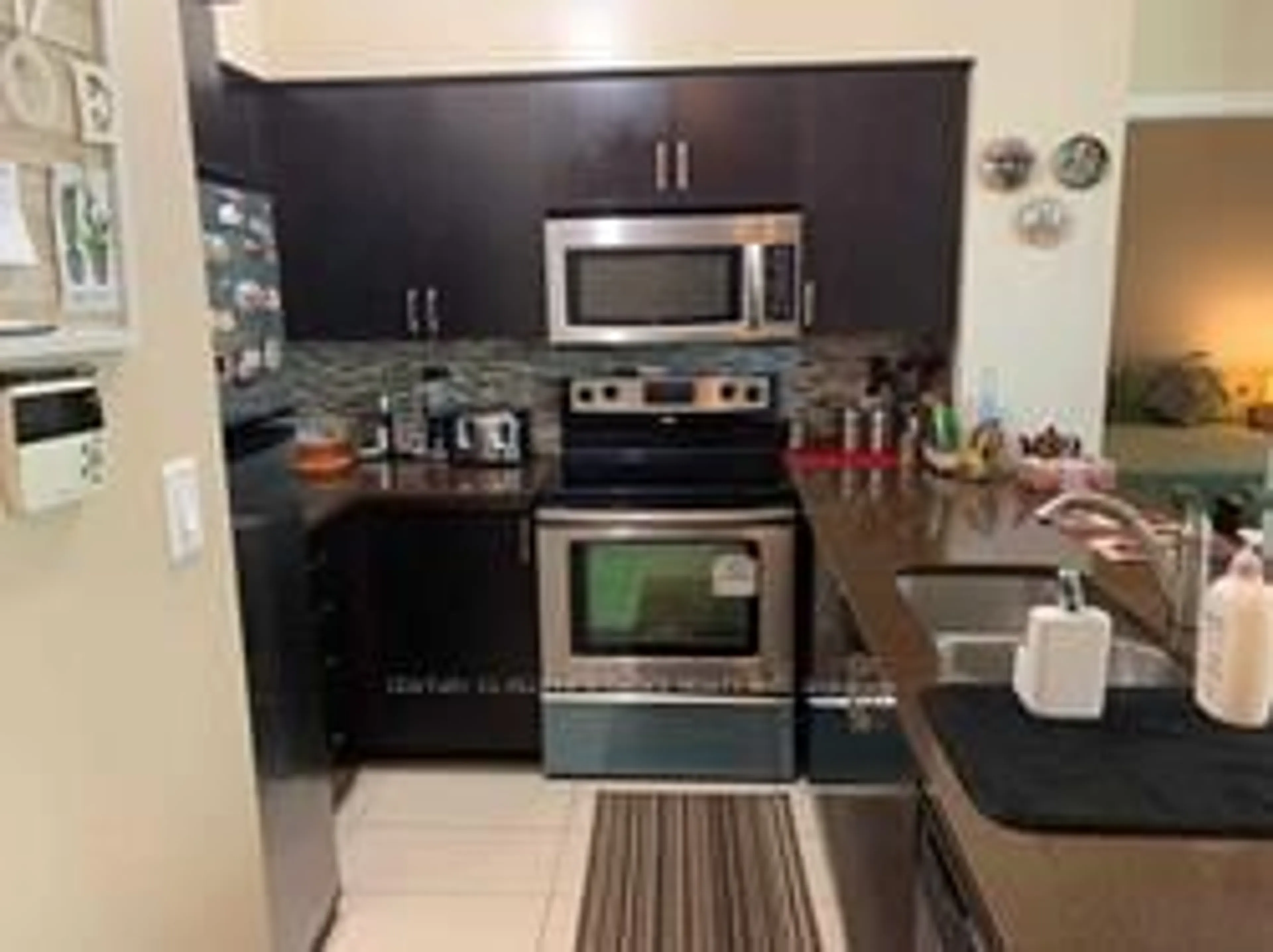 Standard kitchen, unknown for 208 Enfield Pl #602, Mississauga Ontario L5B 0B8