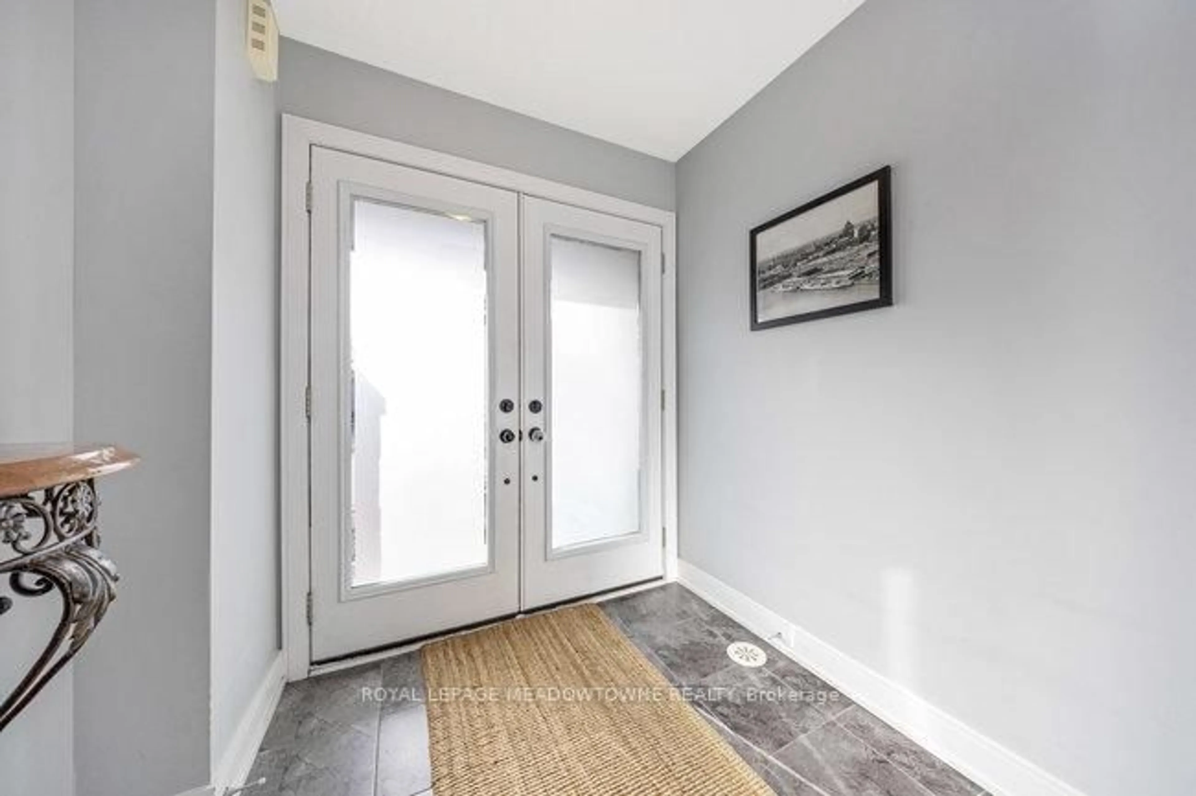 Indoor entryway for 16 Kersey Lane, Halton Hills Ontario L7G 0K1