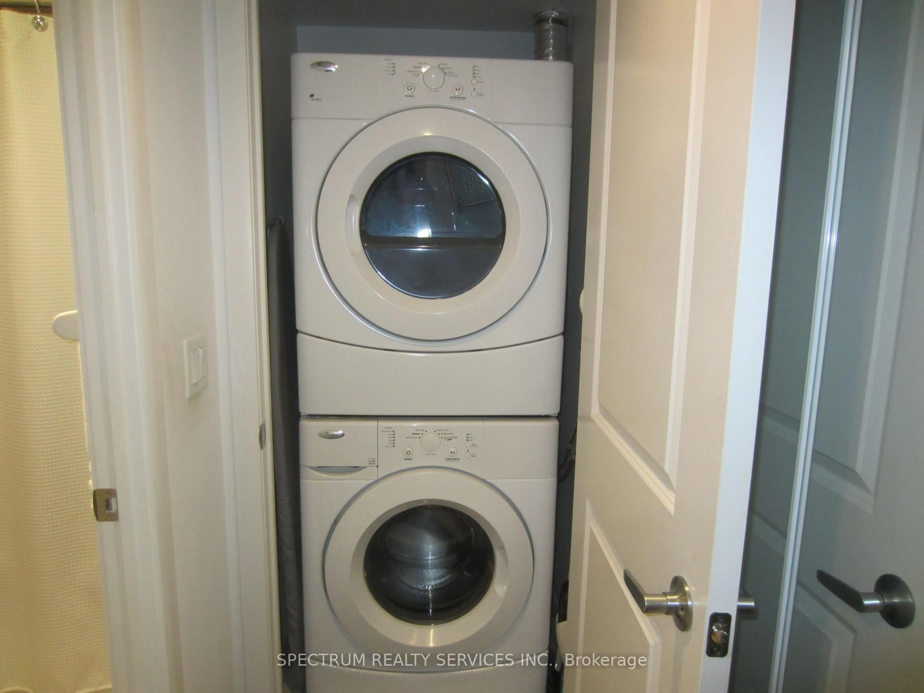 Laundry room for 215 Sherway Gdns #708, Toronto Ontario M9C 0A4