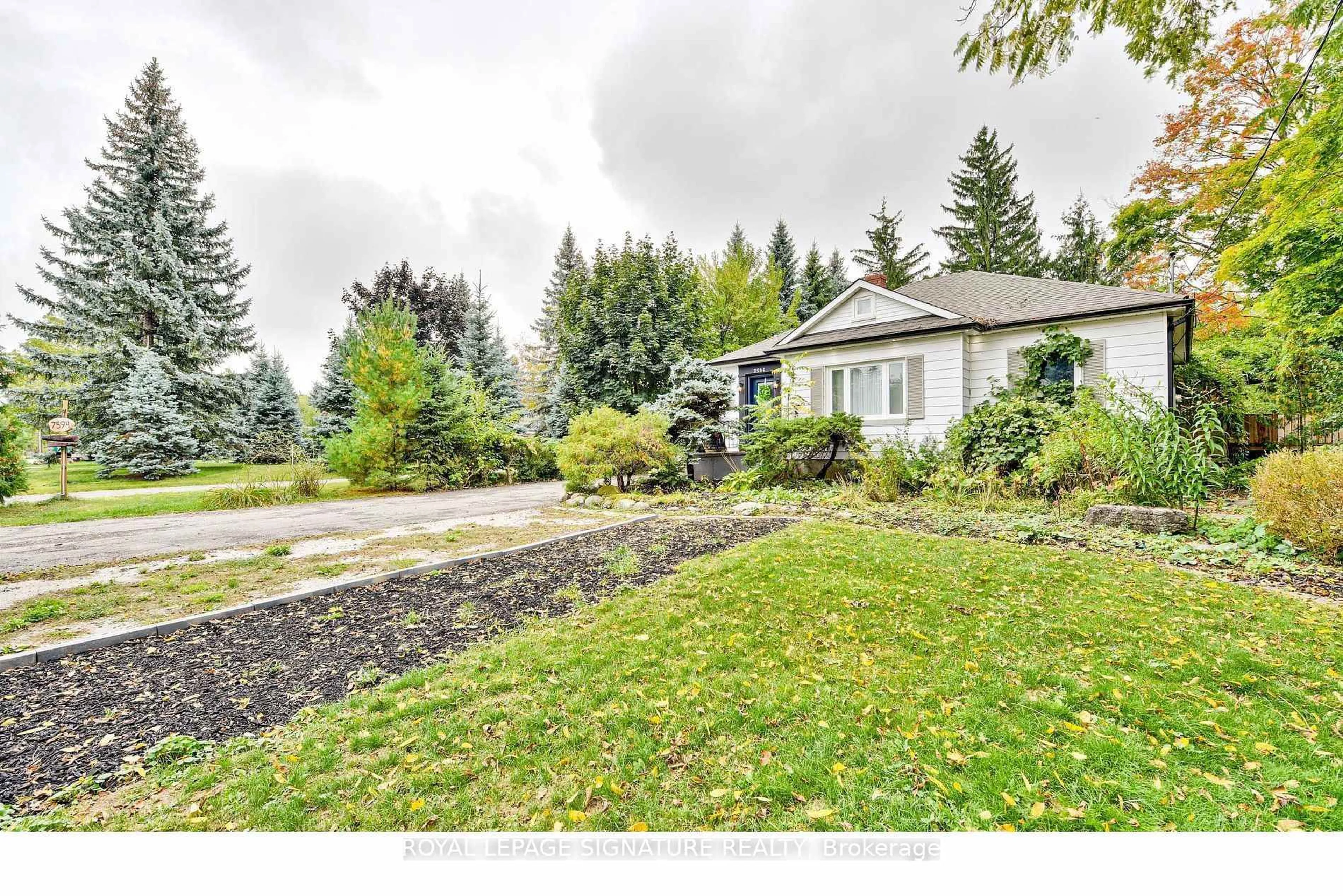 Home with vinyl exterior material, street for 7596 Creditview Rd, Brampton Ontario L6Y 0G5