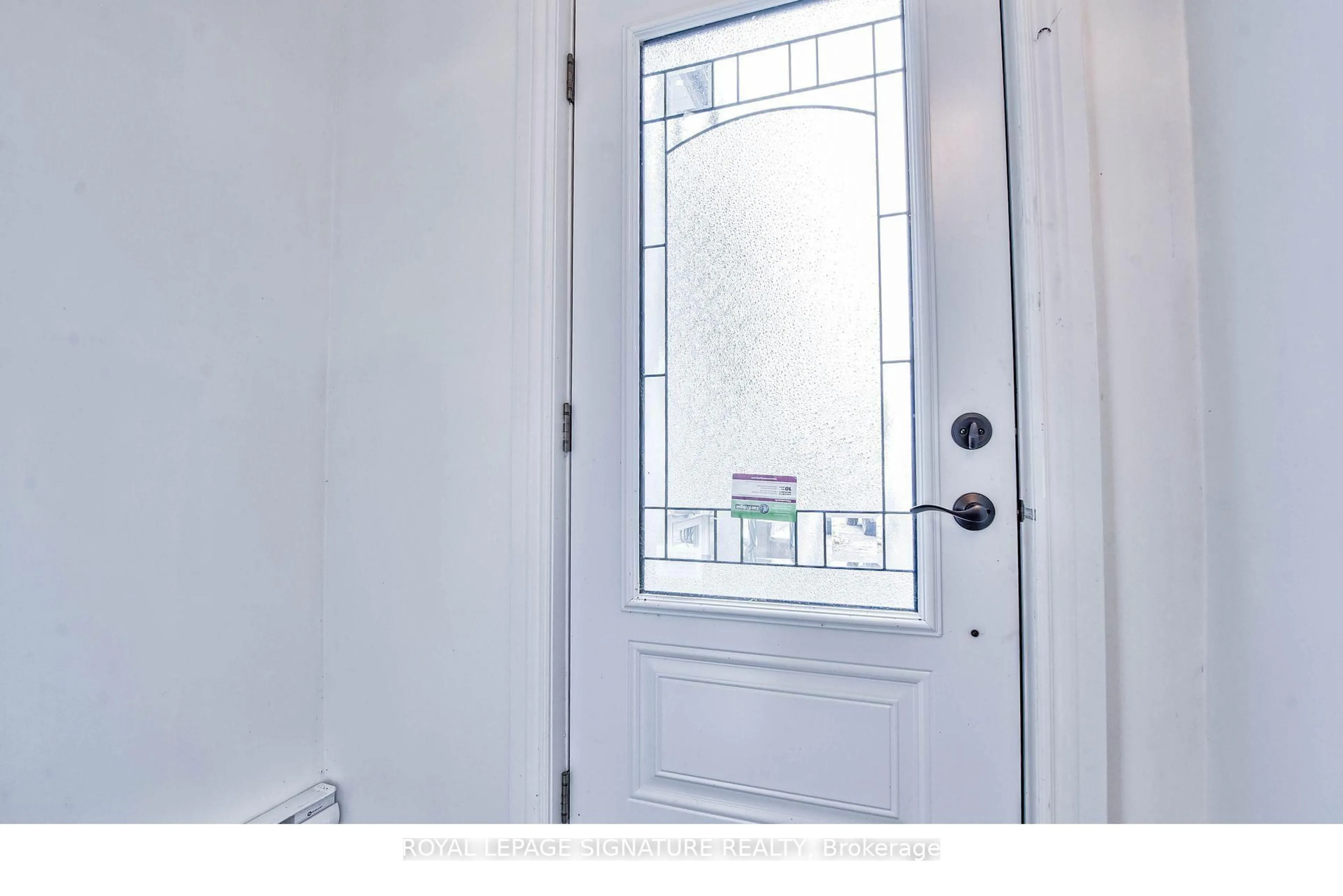 Indoor entryway for 7596 Creditview Rd, Brampton Ontario L6Y 0G5