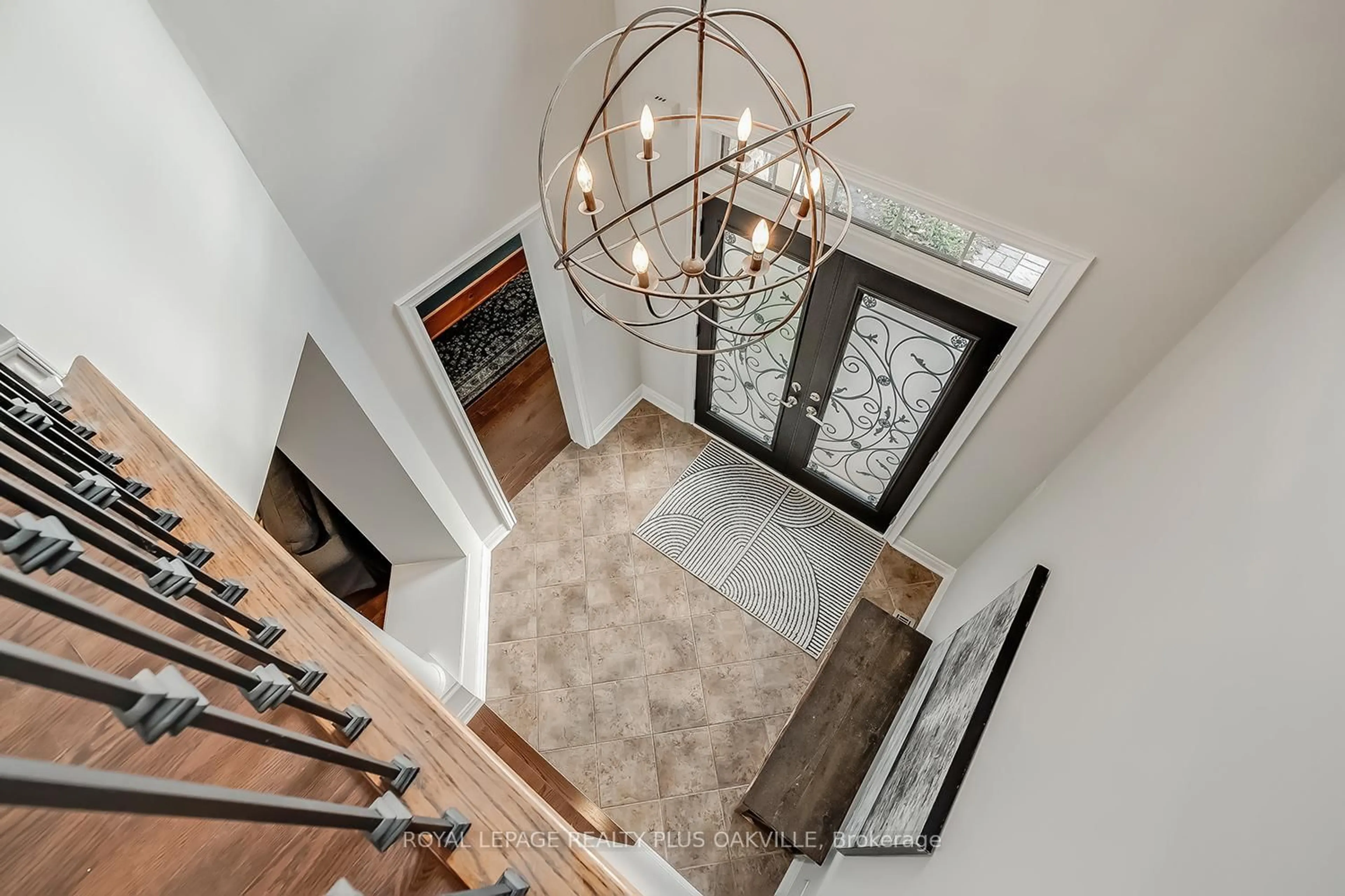 Indoor entryway for 3339 Skipton Lane, Oakville Ontario L6M 0K3