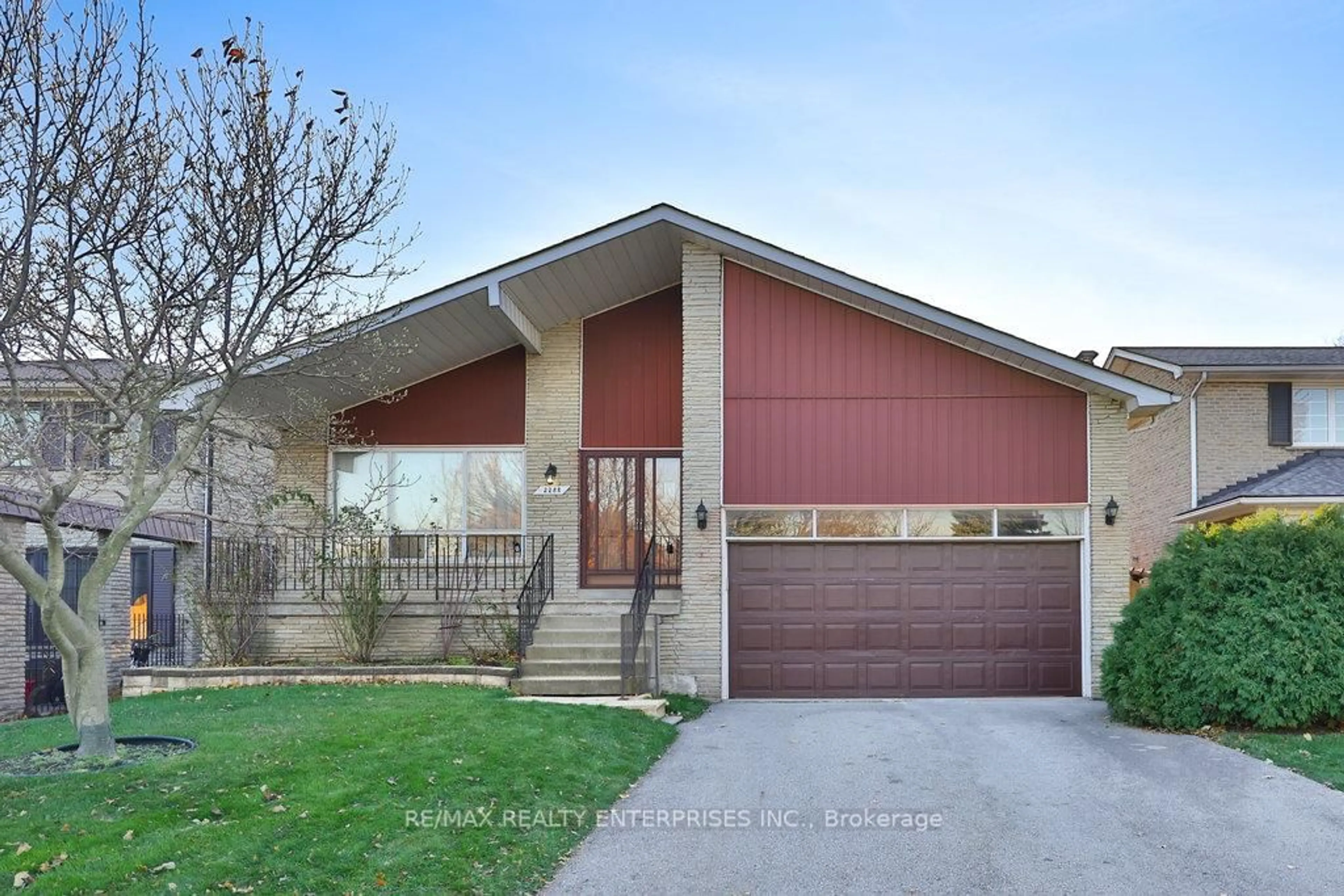 Home with brick exterior material, street for 2288 Hensall St, Mississauga Ontario L5A 2S9