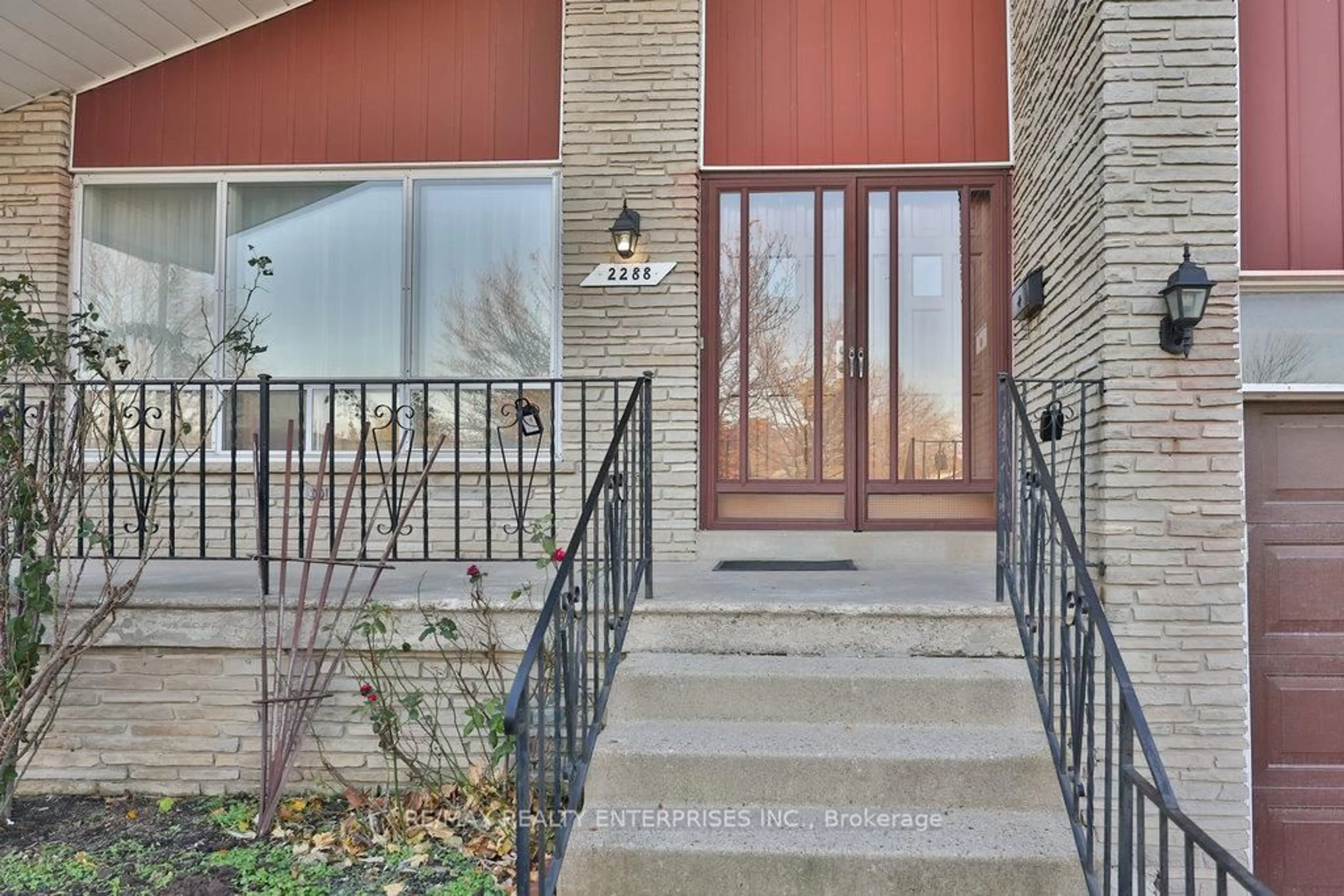 Unknown for 2288 Hensall St, Mississauga Ontario L5A 2S9