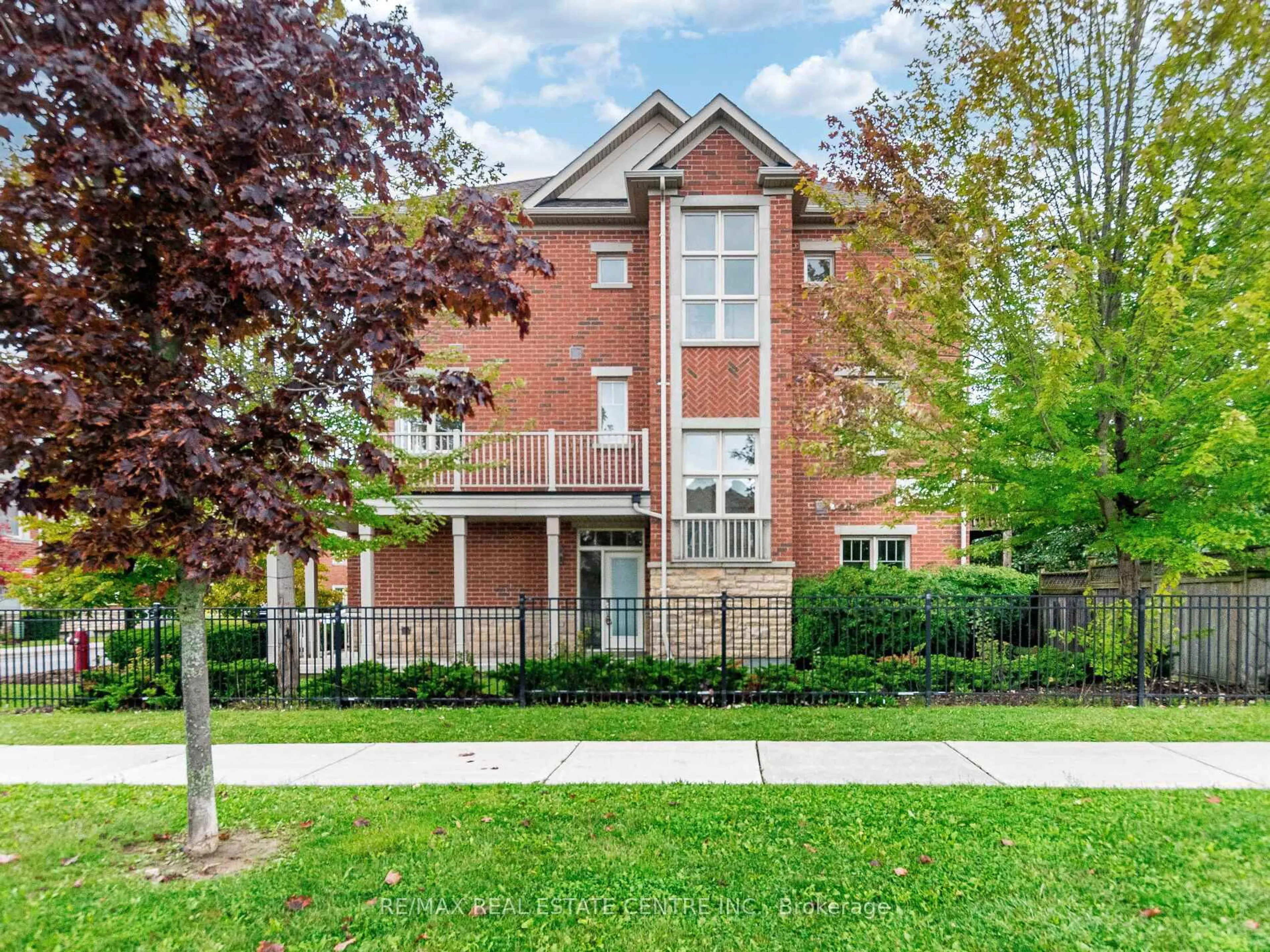Home with brick exterior material, street for 5710 Long Valley Rd #1, Mississauga Ontario L5M 0M1