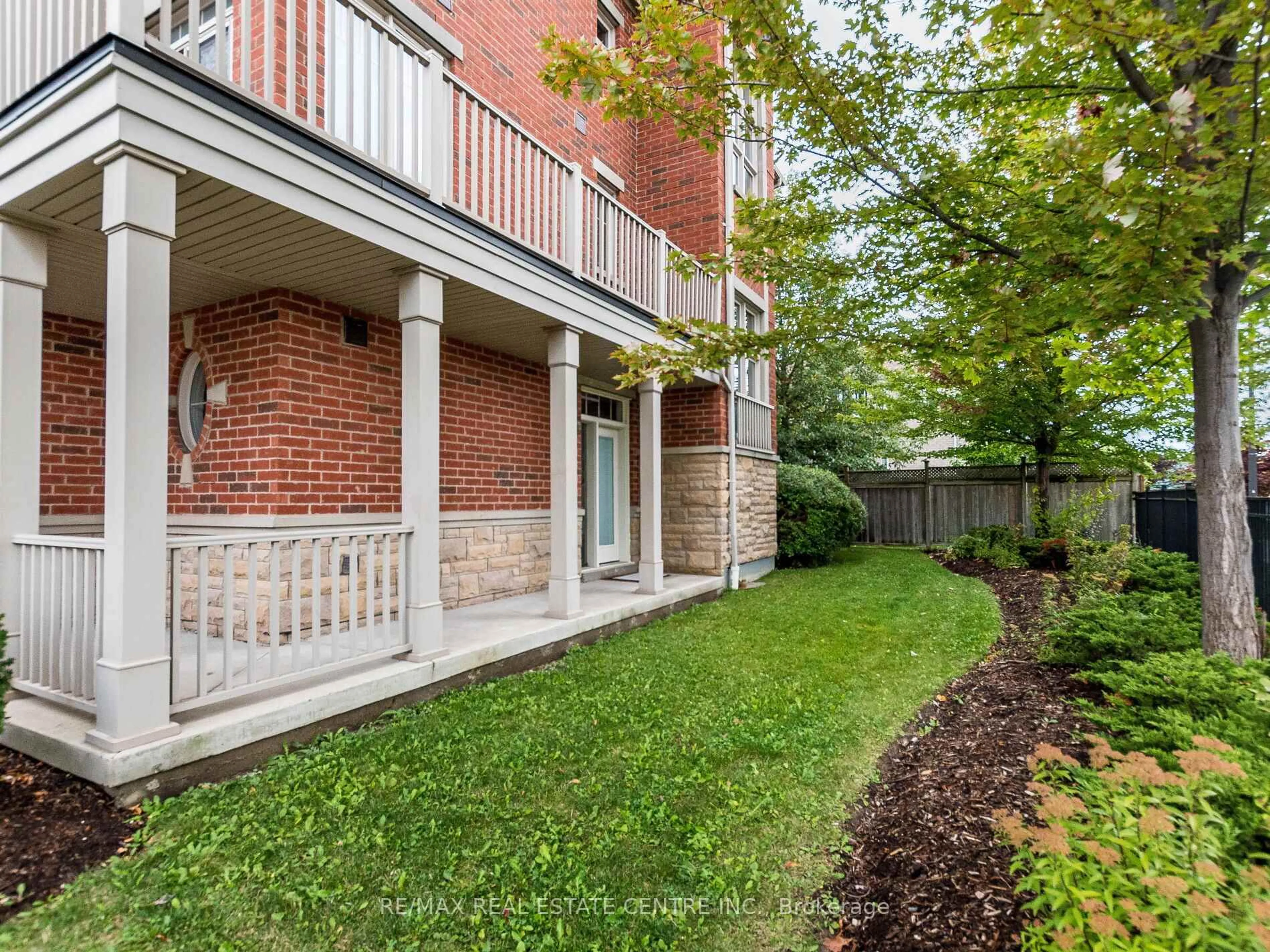 Patio, street for 5710 Long Valley Rd #1, Mississauga Ontario L5M 0M1