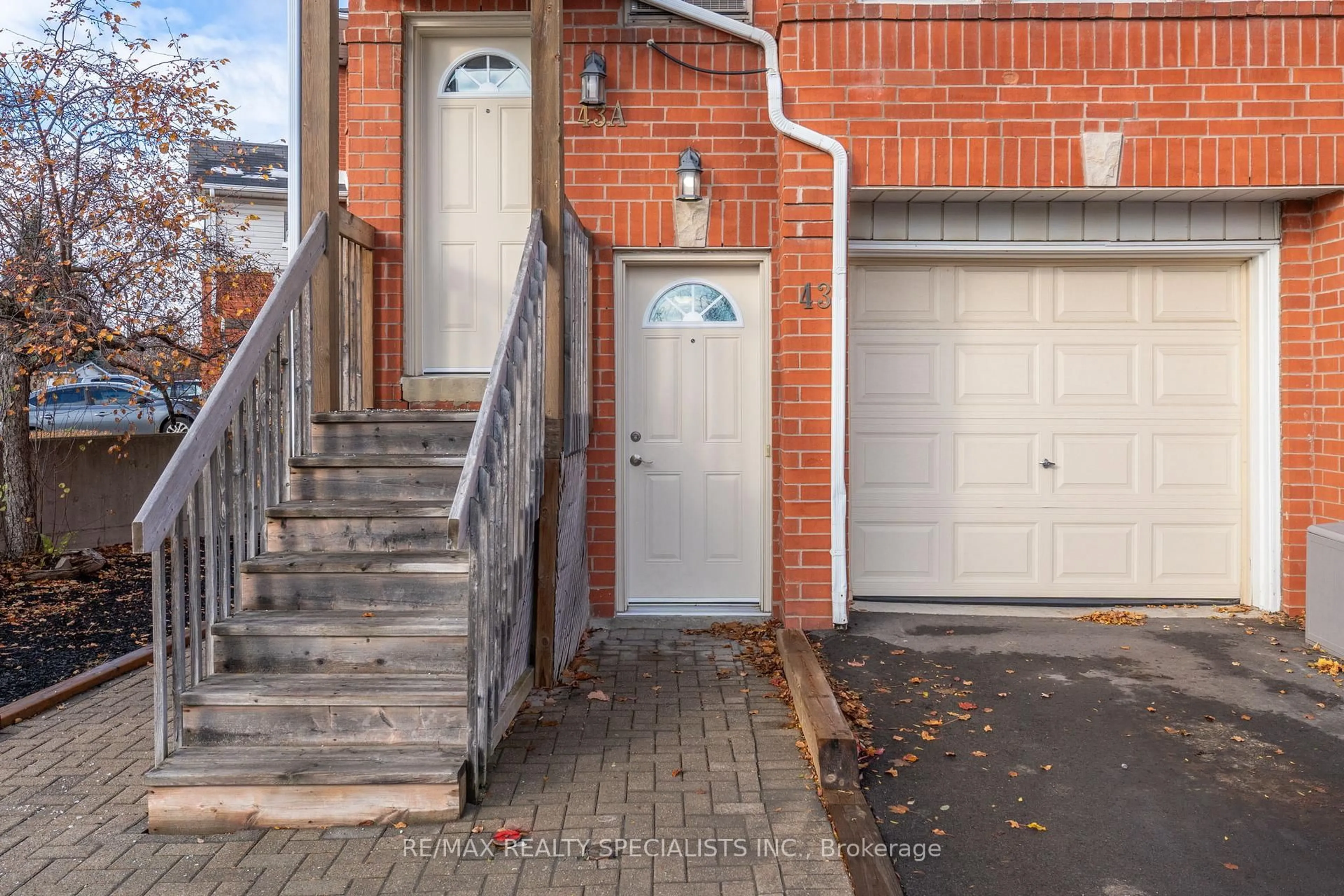 Unknown for 43 Wylie Circ, Halton Hills Ontario L7G 5M1