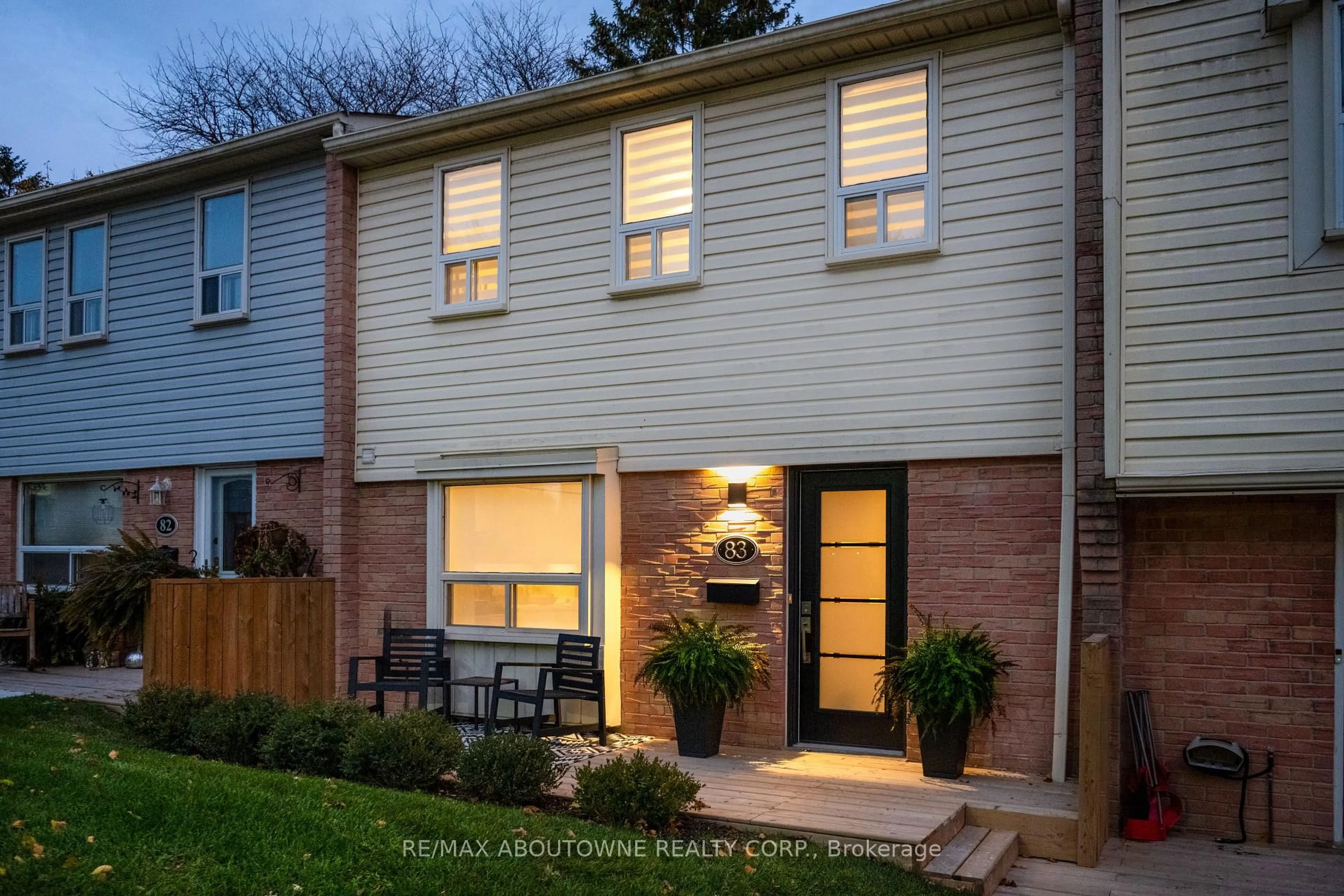 Home with brick exterior material, street for 1055 Shawnmarr Rd #83, Mississauga Ontario L5H 3V2